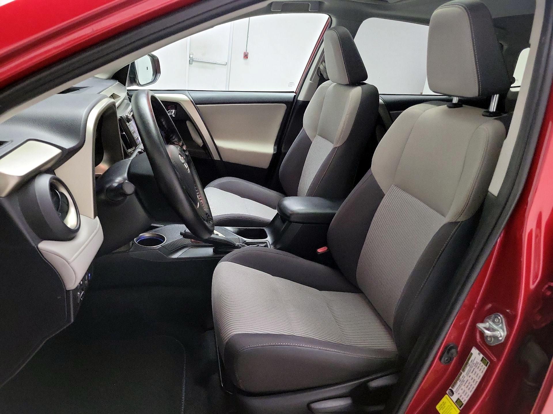 Thumbnail: 2015 Toyota RAV4 - 11