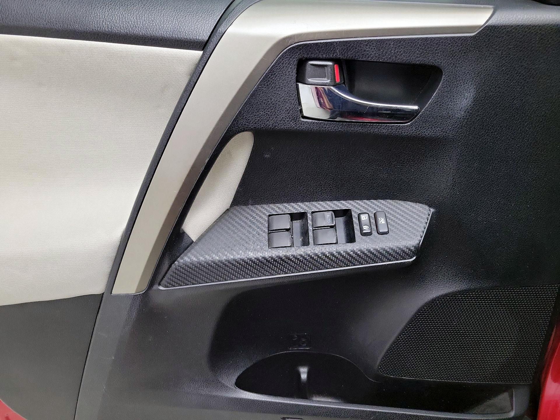 Thumbnail: 2015 Toyota RAV4 - 12