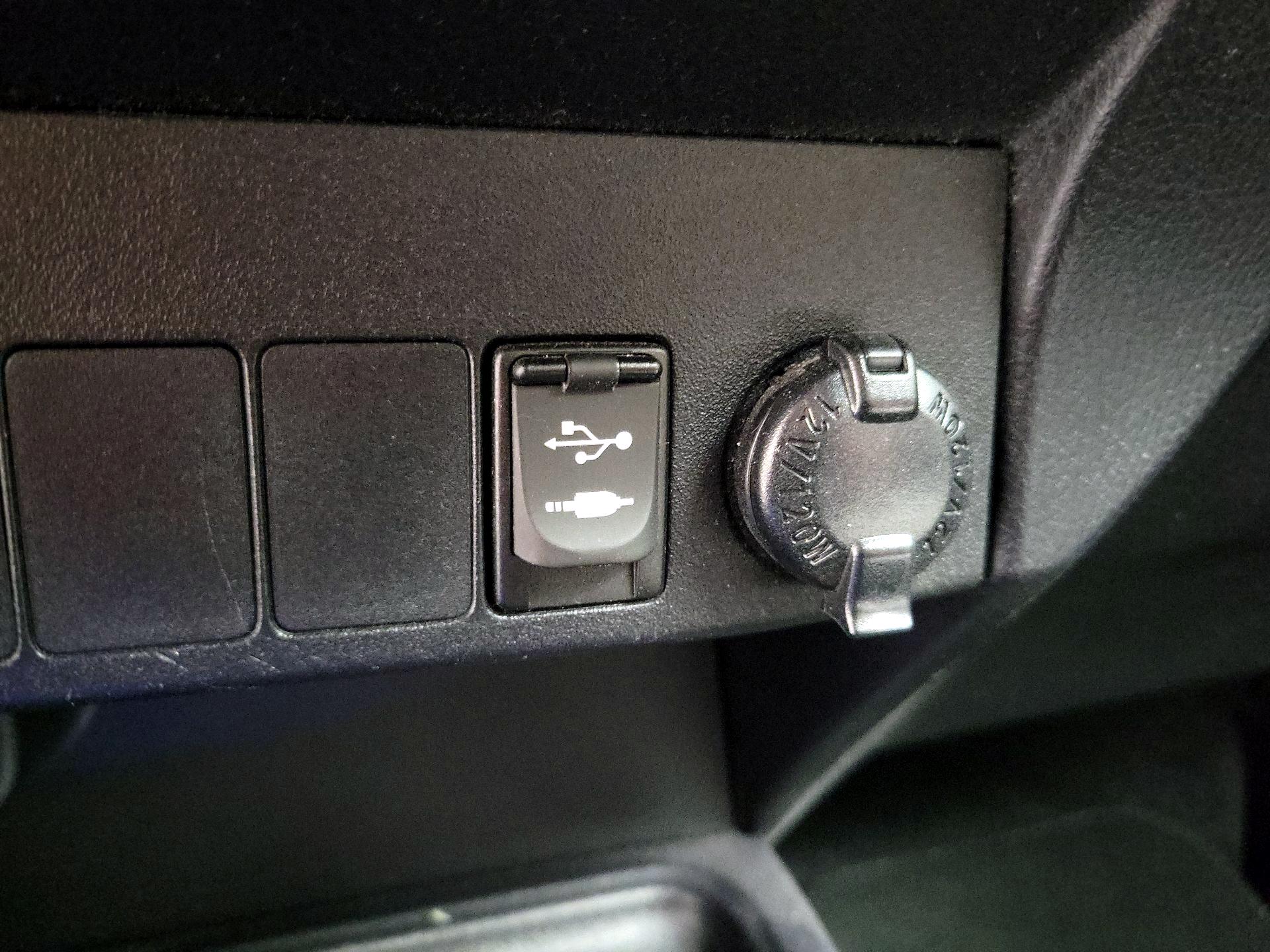 Thumbnail: 2015 Toyota RAV4 - 18
