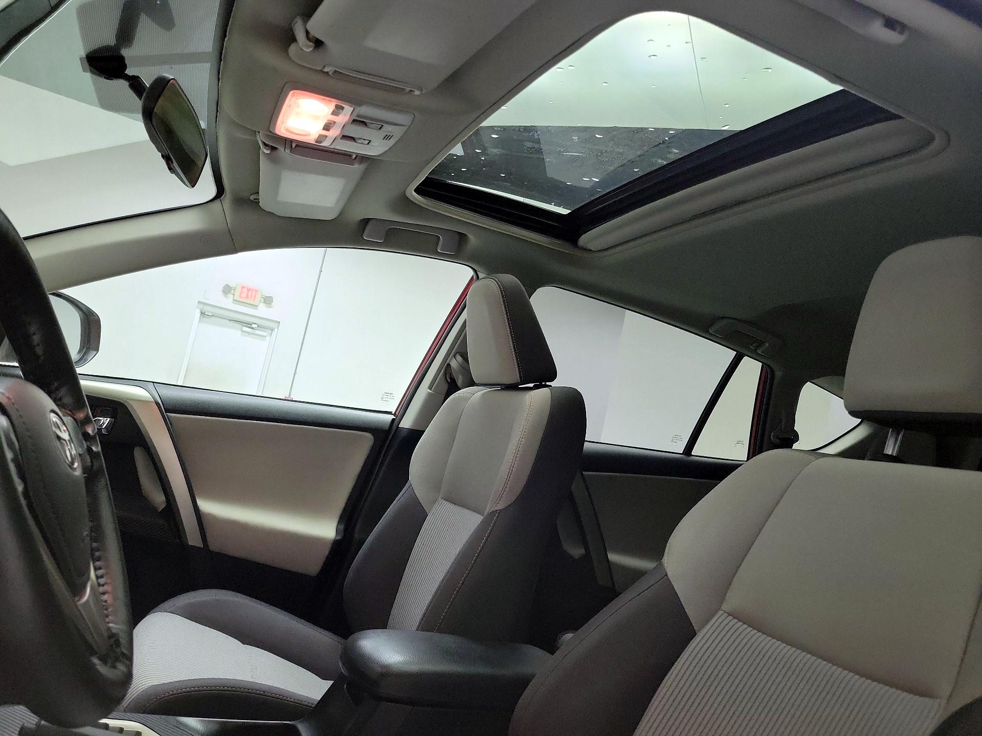 Thumbnail: 2015 Toyota RAV4 - 19