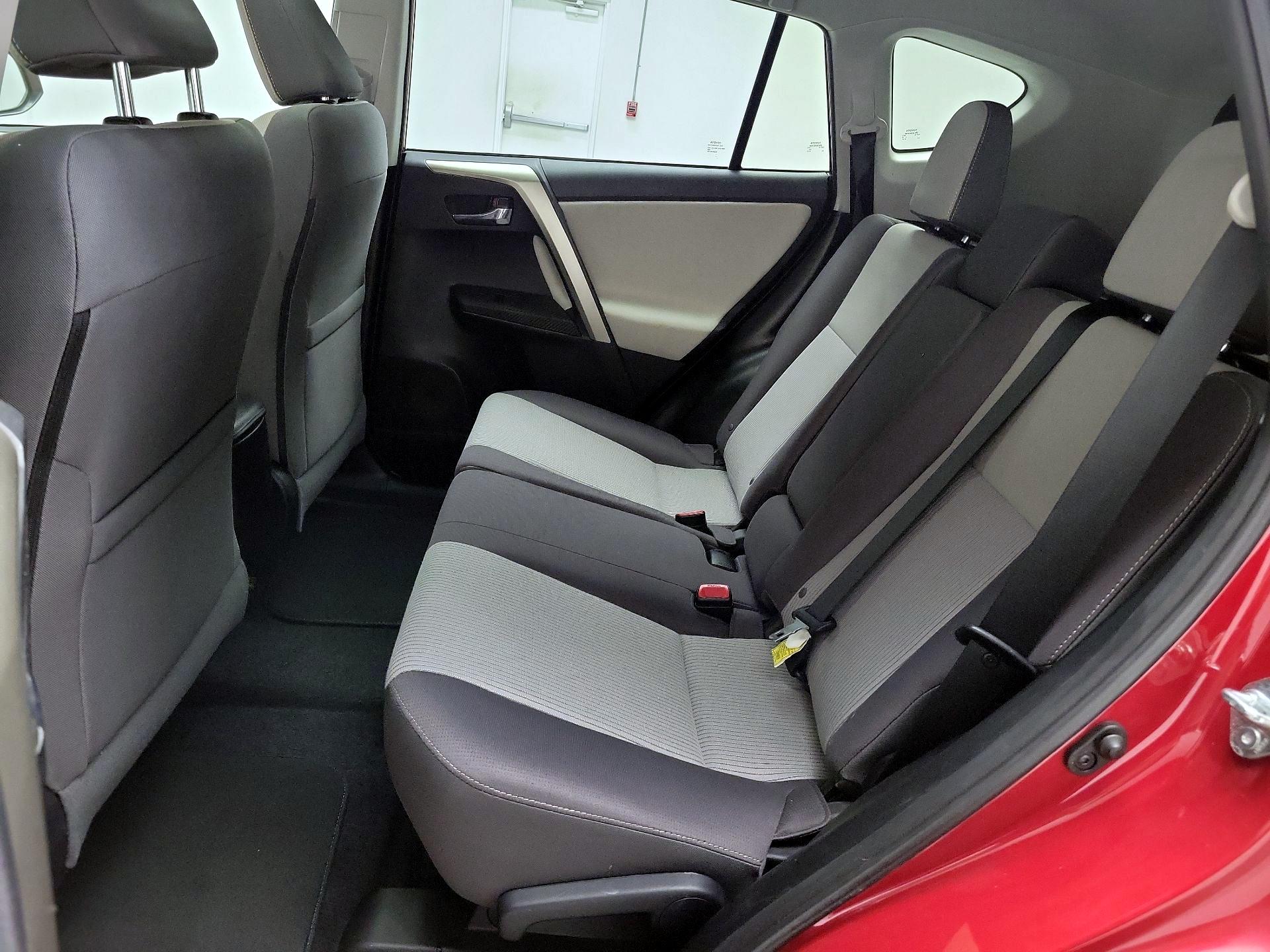 Thumbnail: 2015 Toyota RAV4 - 20