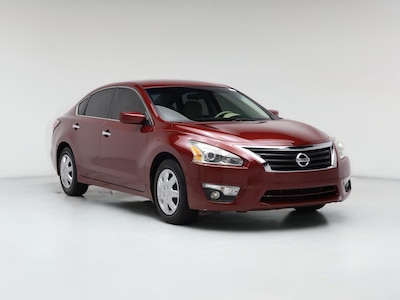 Red 2015 Nissan Altima S