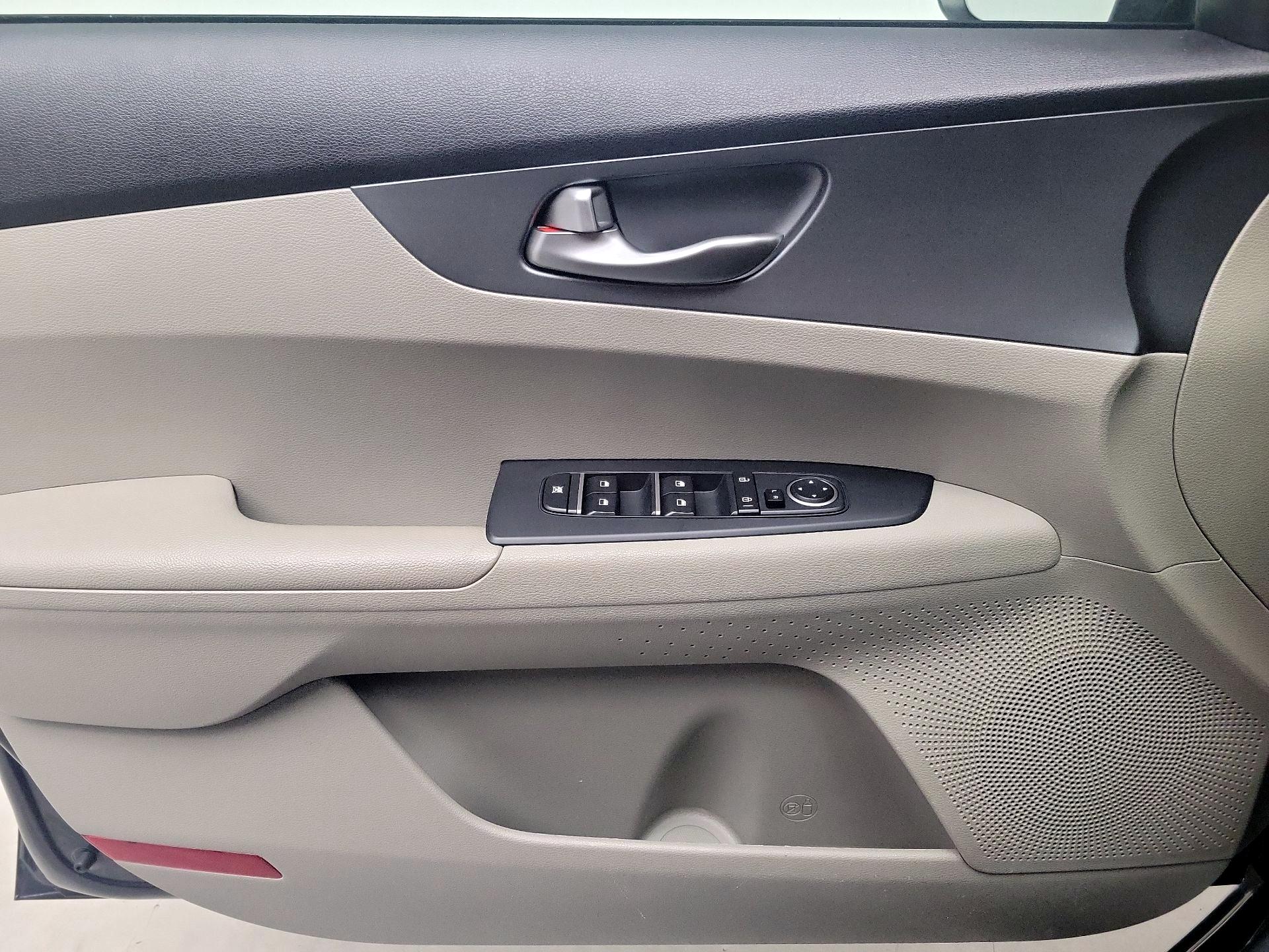Thumbnail: 2021 Kia Forte - 12
