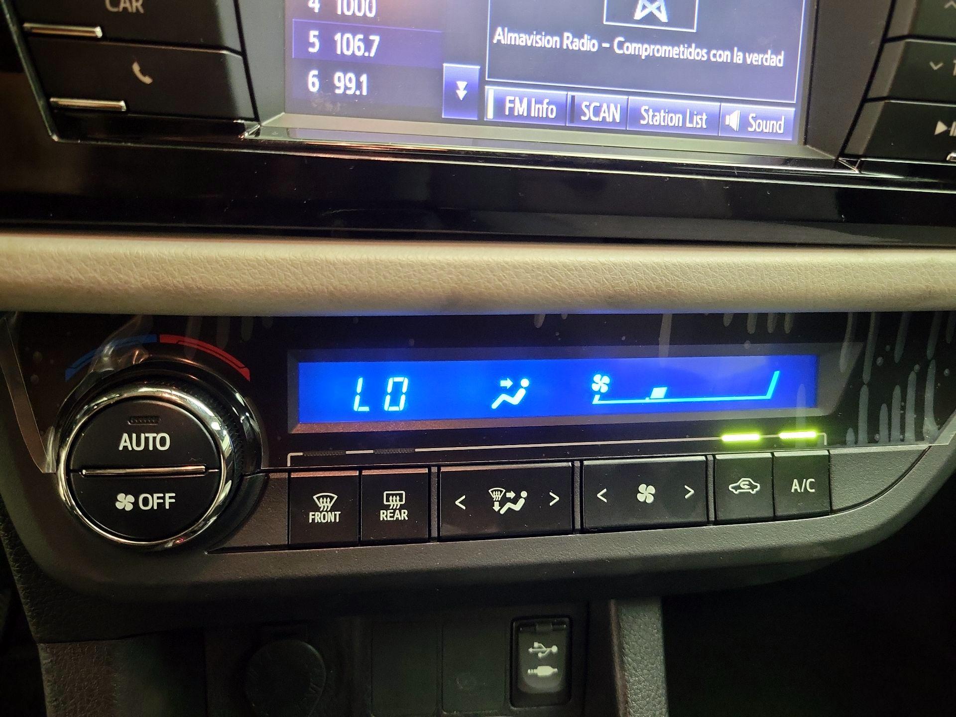 Thumbnail: 2015 Toyota Corolla - 16