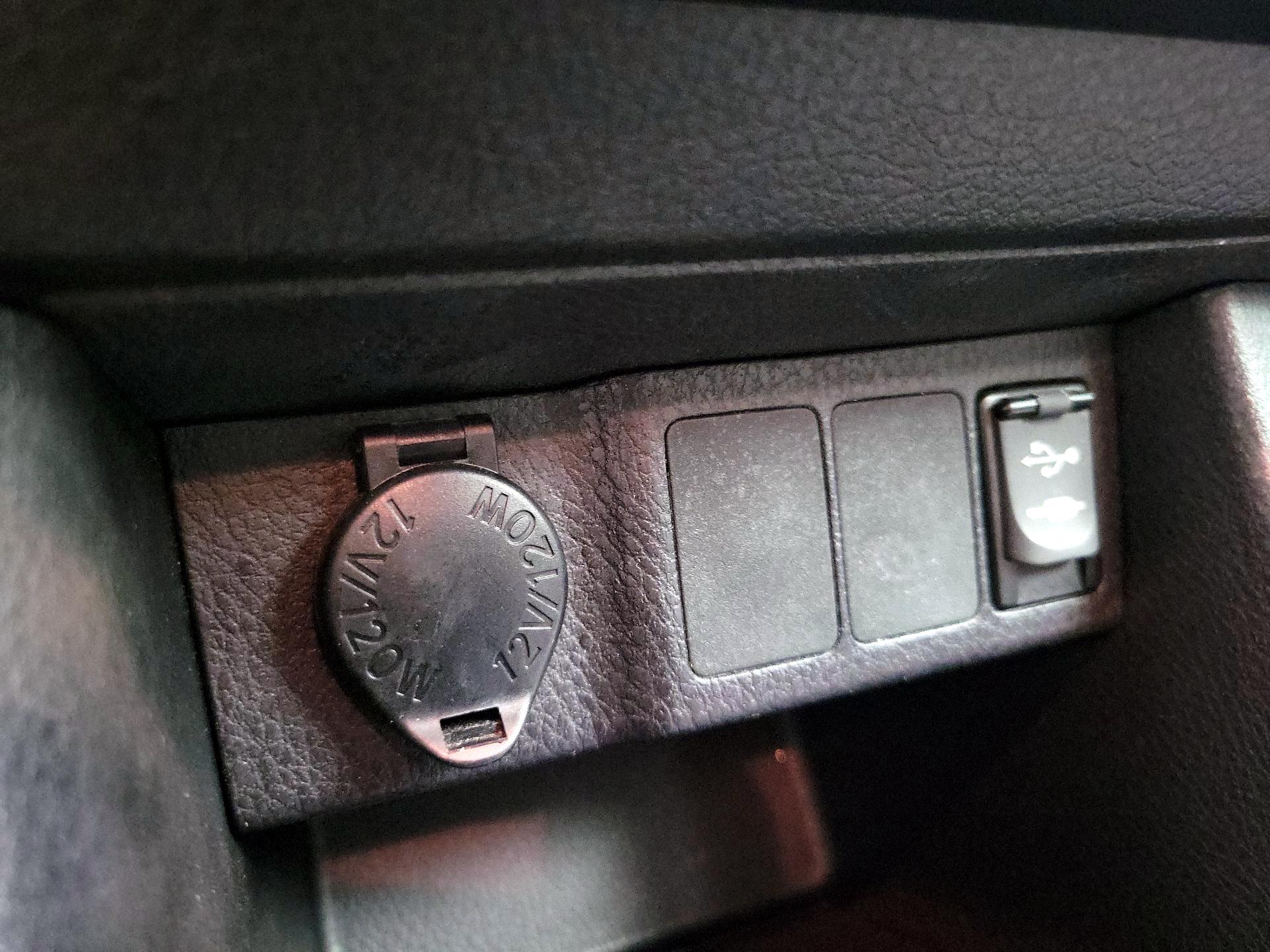Thumbnail: 2015 Toyota Corolla - 18