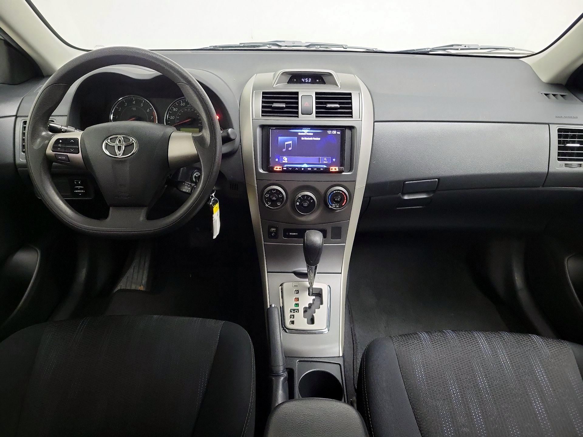 Thumbnail: 2013 Toyota Corolla - 9