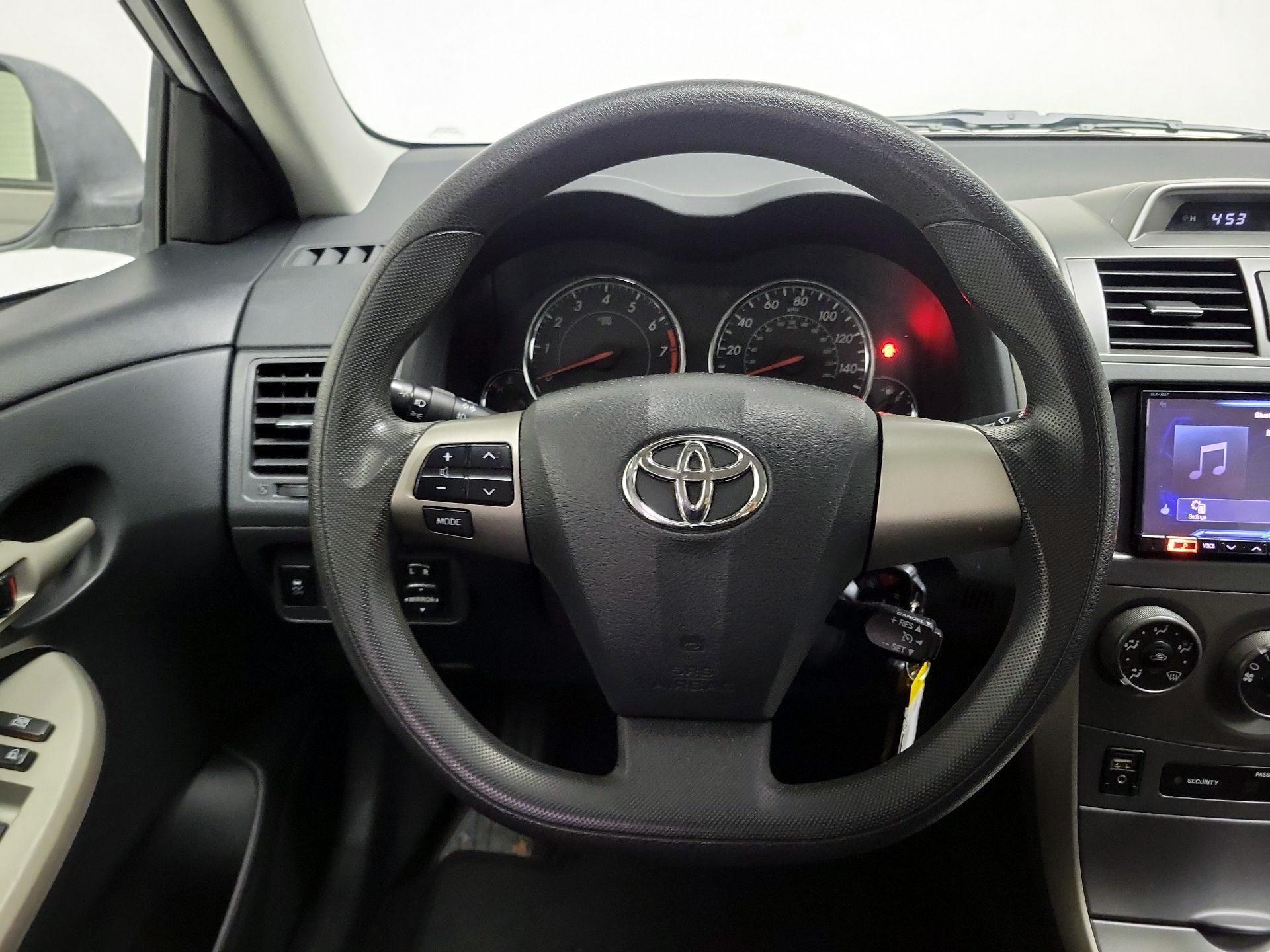 Thumbnail: 2013 Toyota Corolla - 10