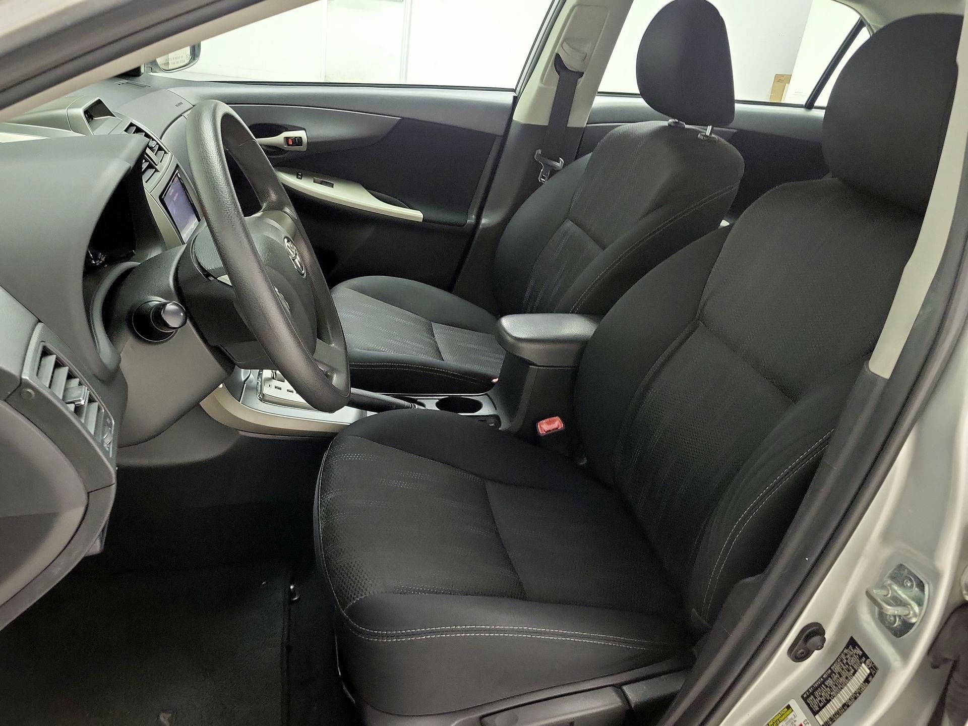 Thumbnail: 2013 Toyota Corolla - 11