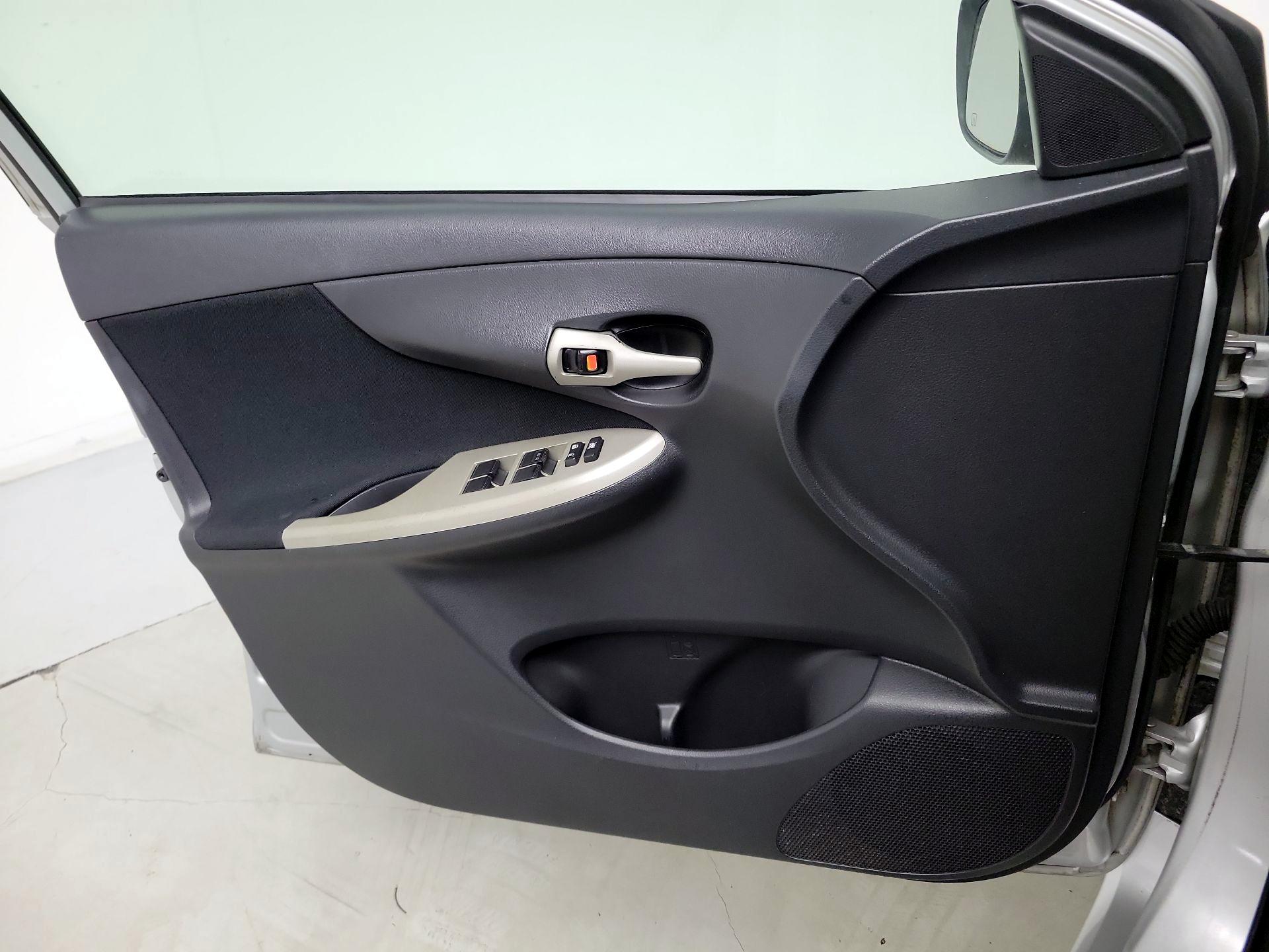 Thumbnail: 2013 Toyota Corolla - 12