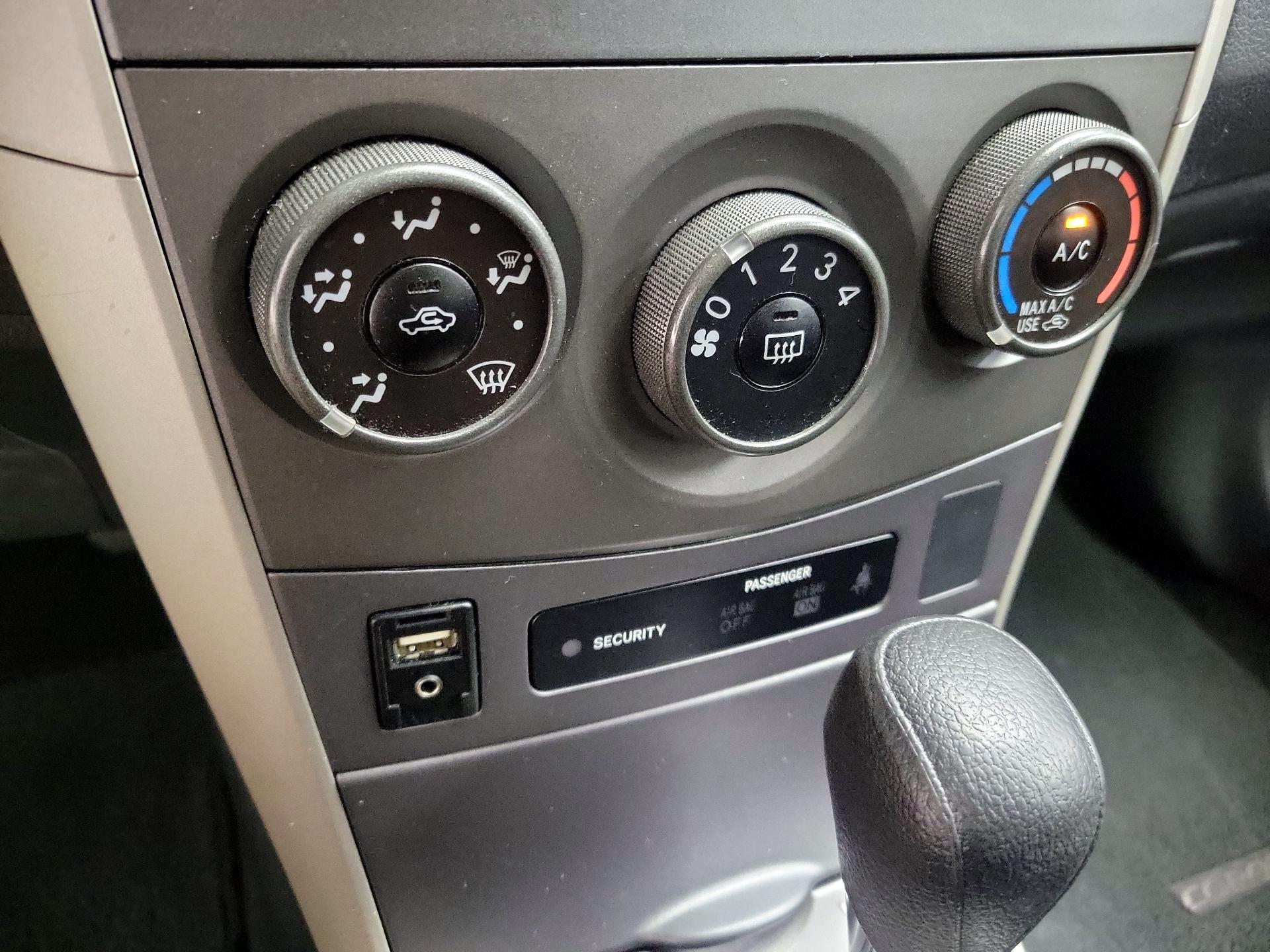 Thumbnail: 2013 Toyota Corolla - 15