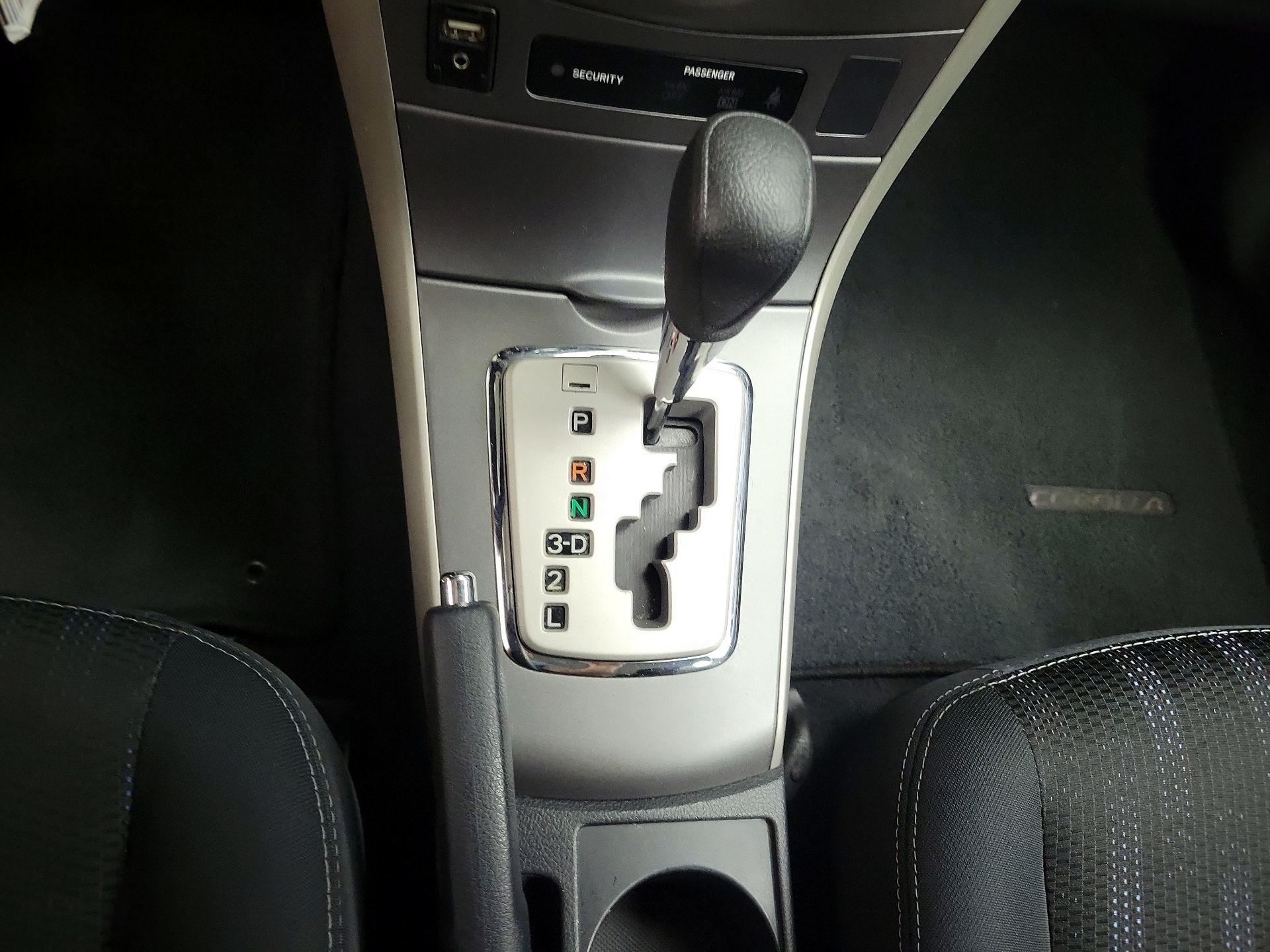 Thumbnail: 2013 Toyota Corolla - 16