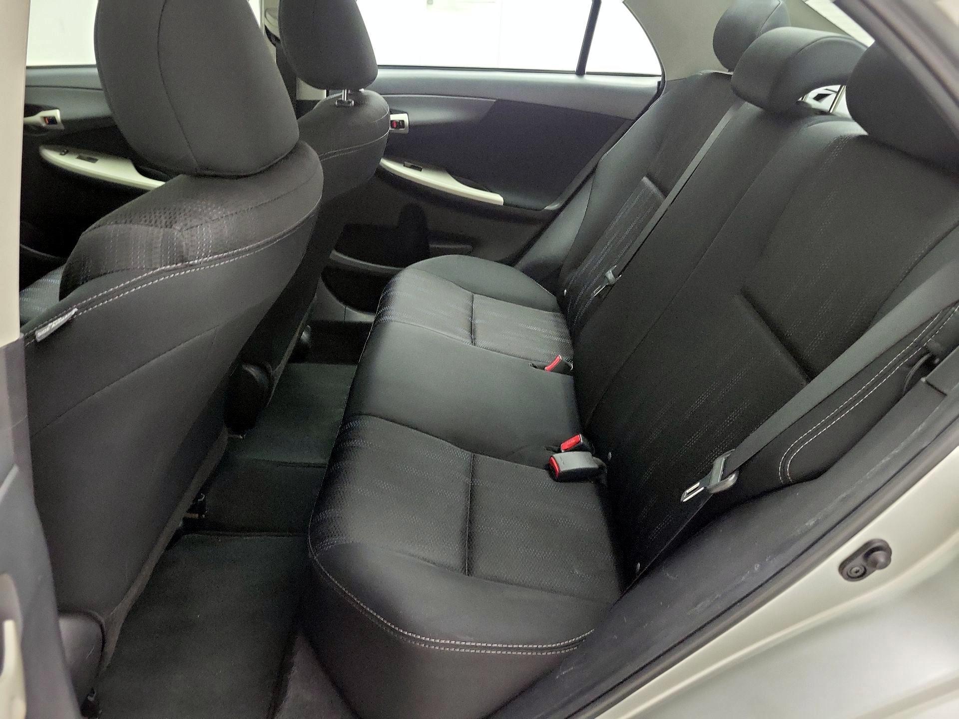 Thumbnail: 2013 Toyota Corolla - 18