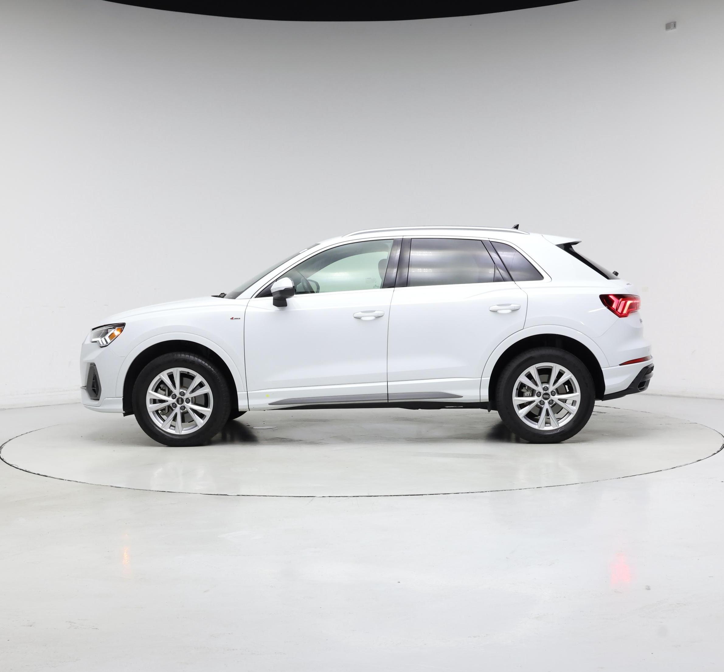 Thumbnail: 2022 Audi Q3 - 3