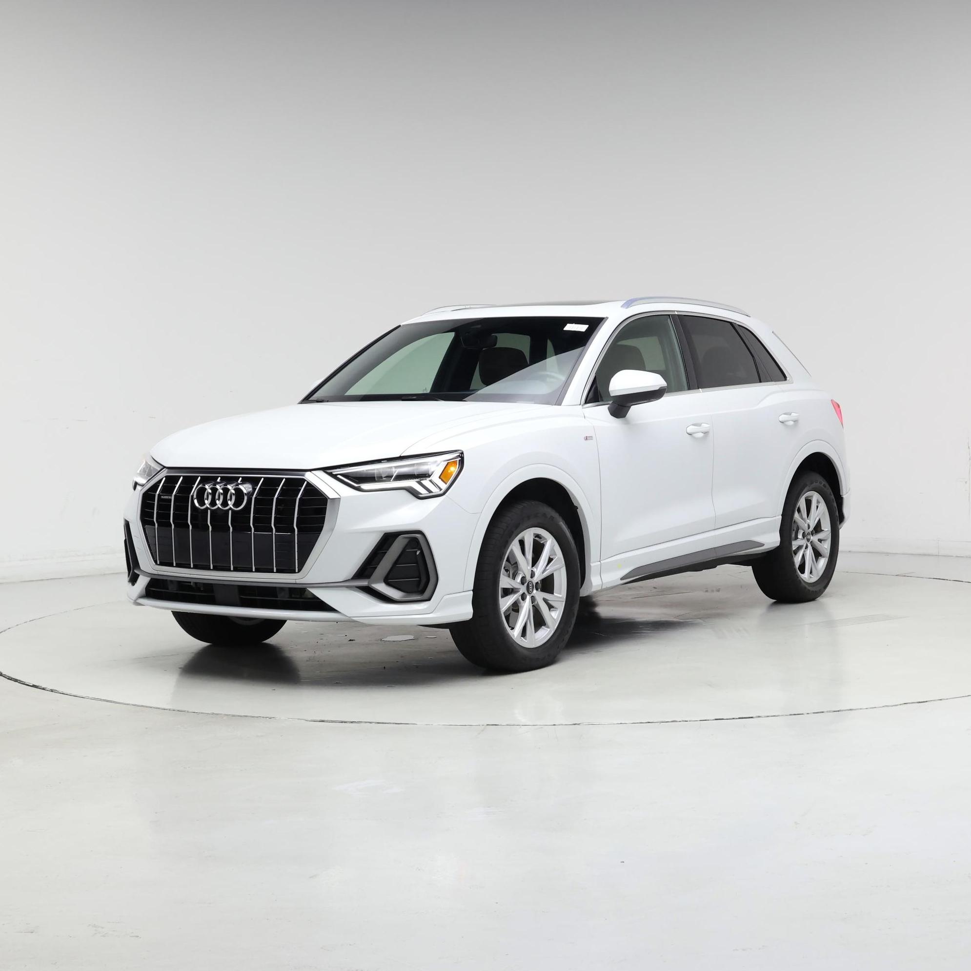 Thumbnail: 2022 Audi Q3 - 4