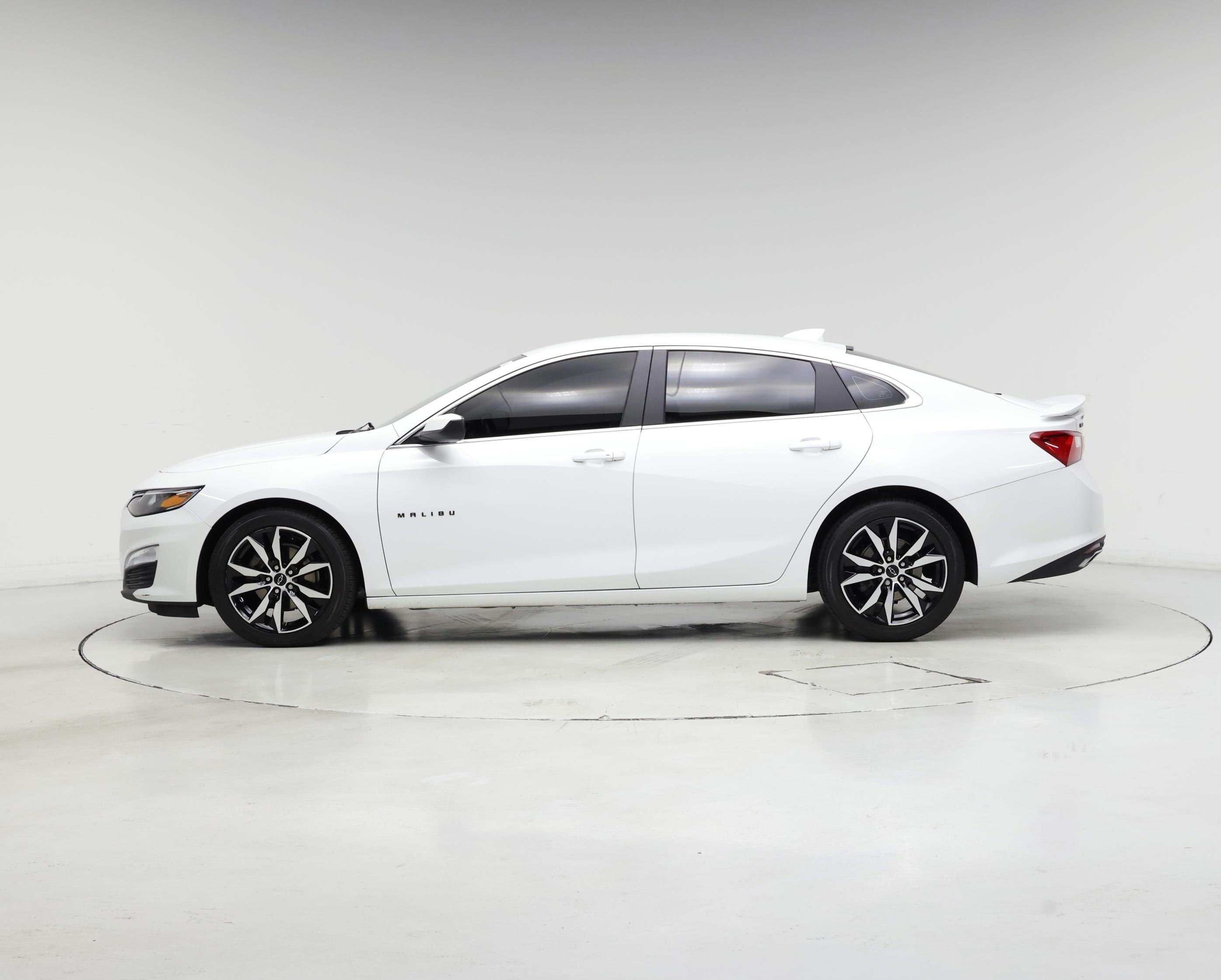 Thumbnail: 2021 Chevrolet Malibu - 3