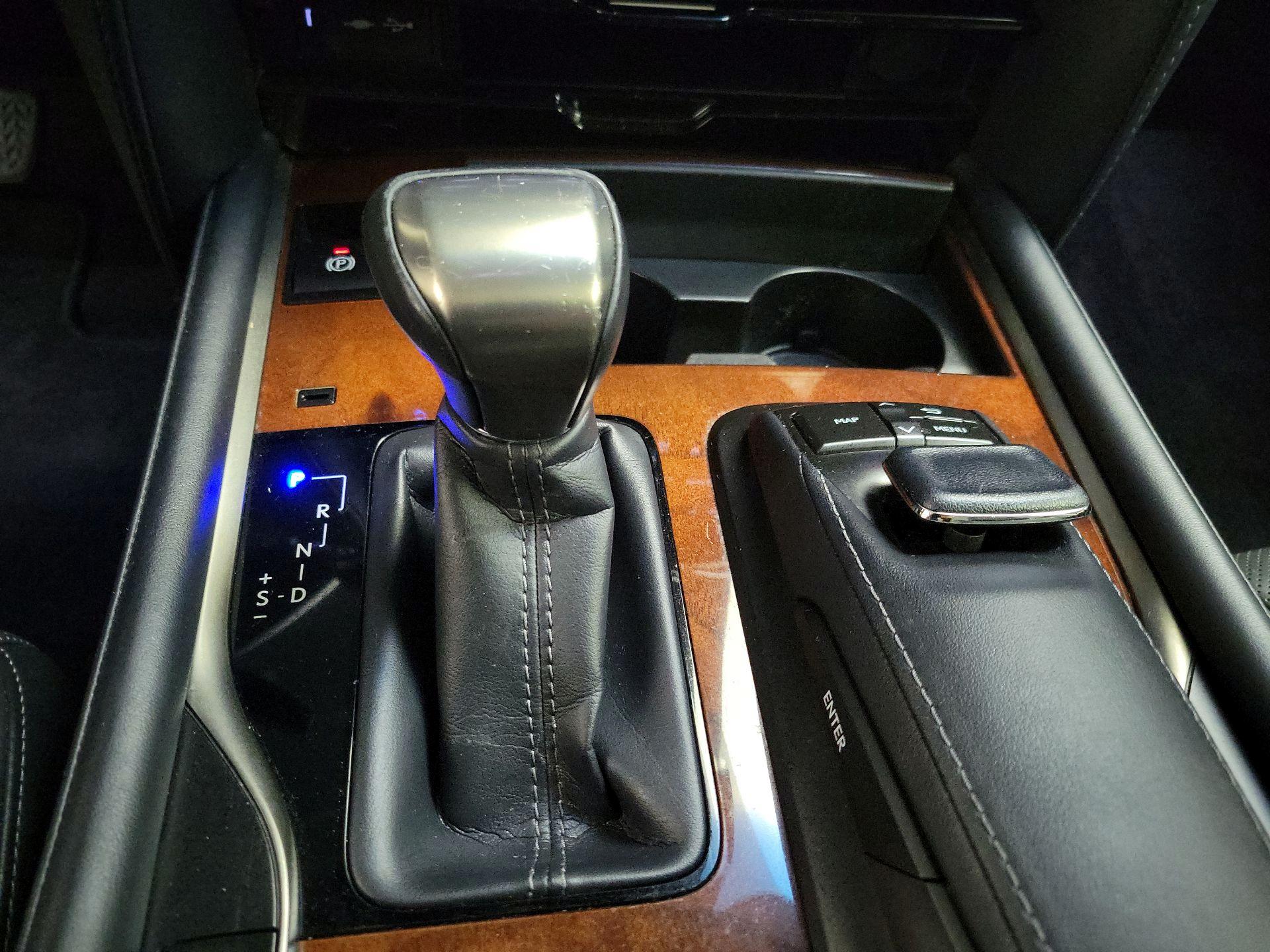 Thumbnail: 2021 Lexus LX - 17