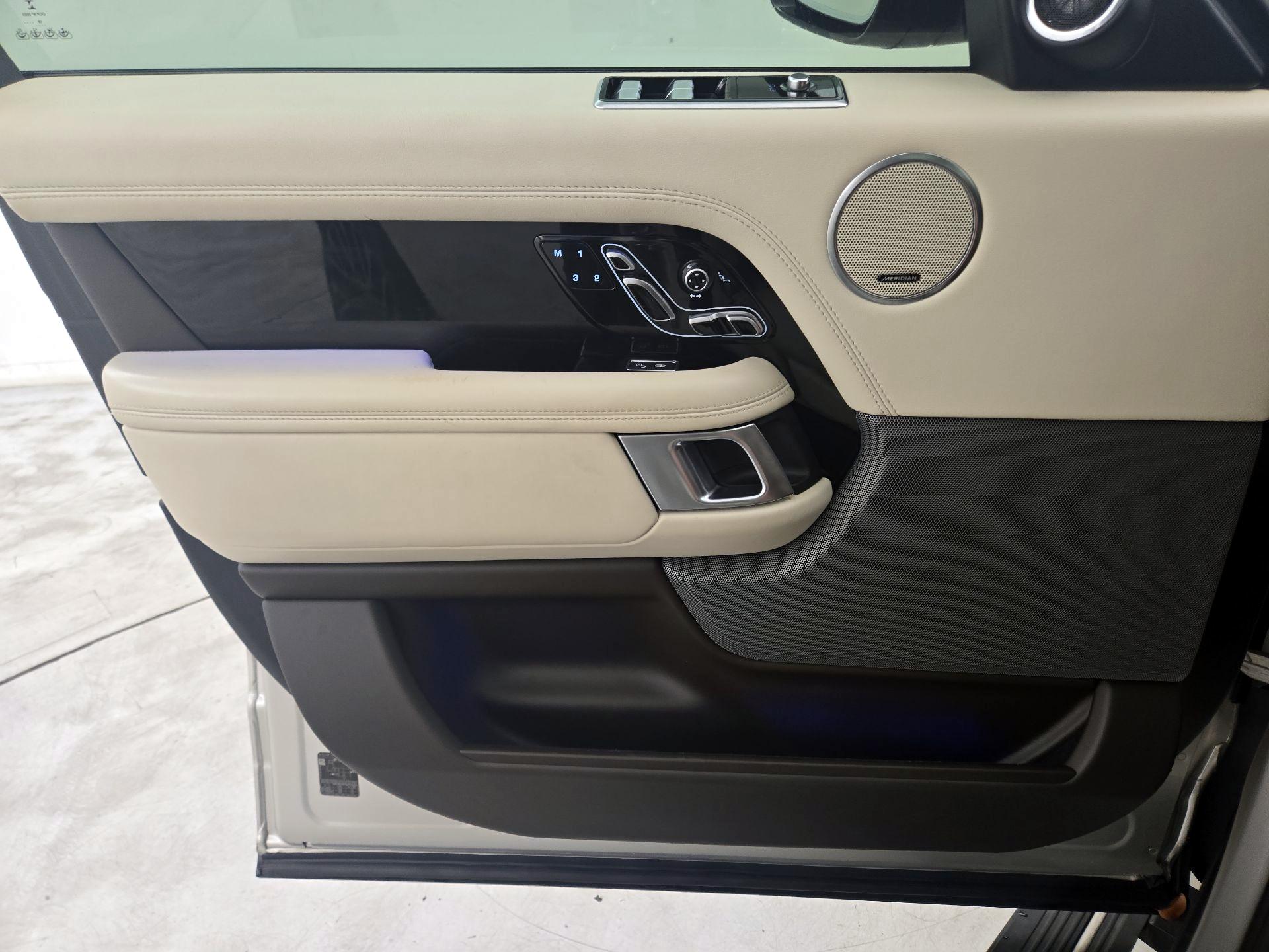 Thumbnail: 2019 Land Rover Range Rover - 12