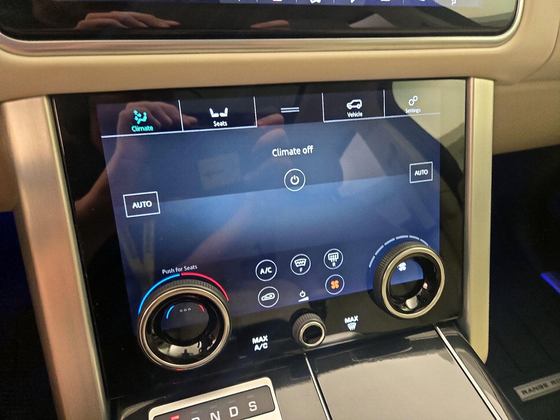 Thumbnail: 2019 Land Rover Range Rover - 17
