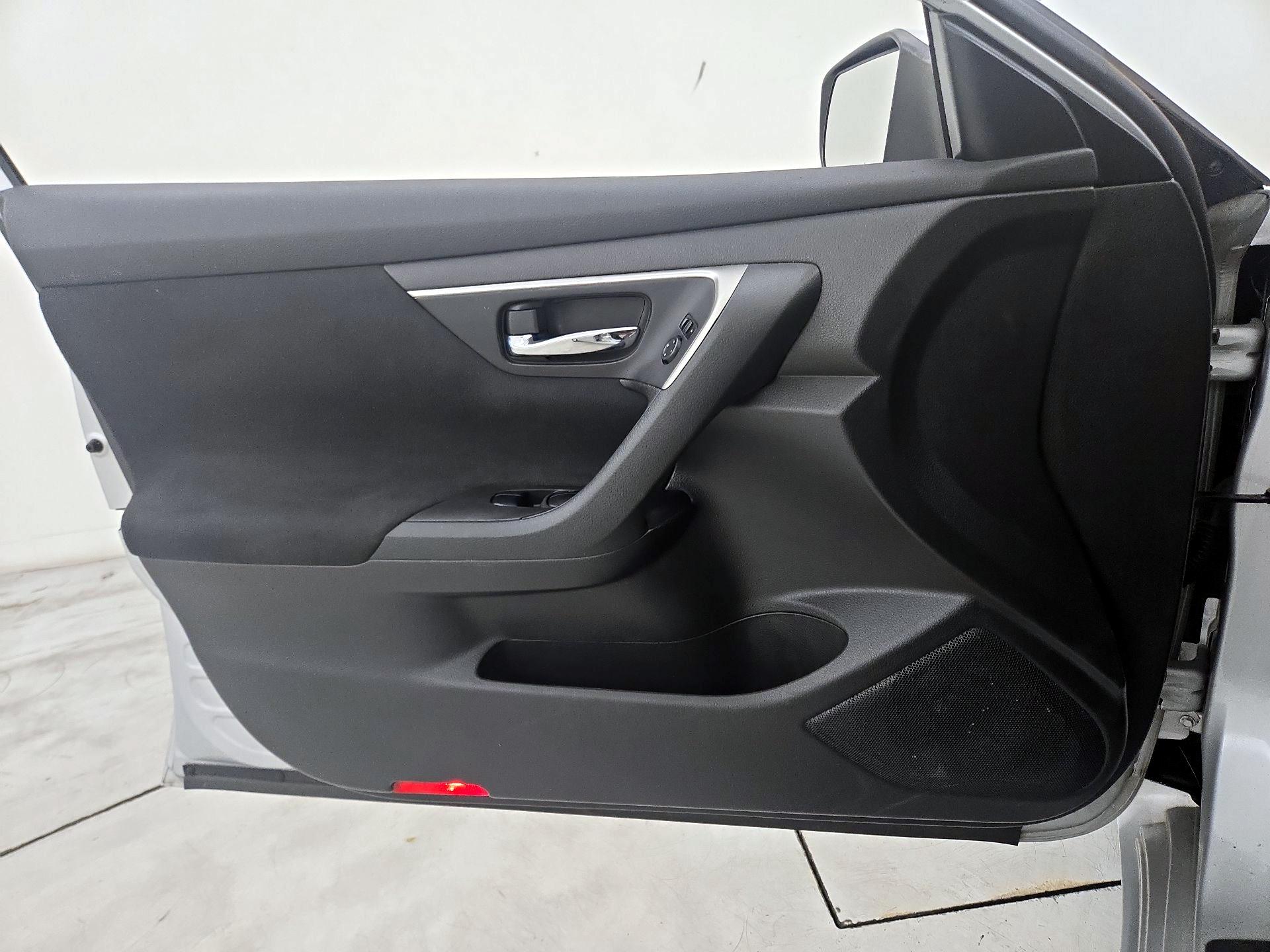 Thumbnail: 2015 Nissan Altima - 12
