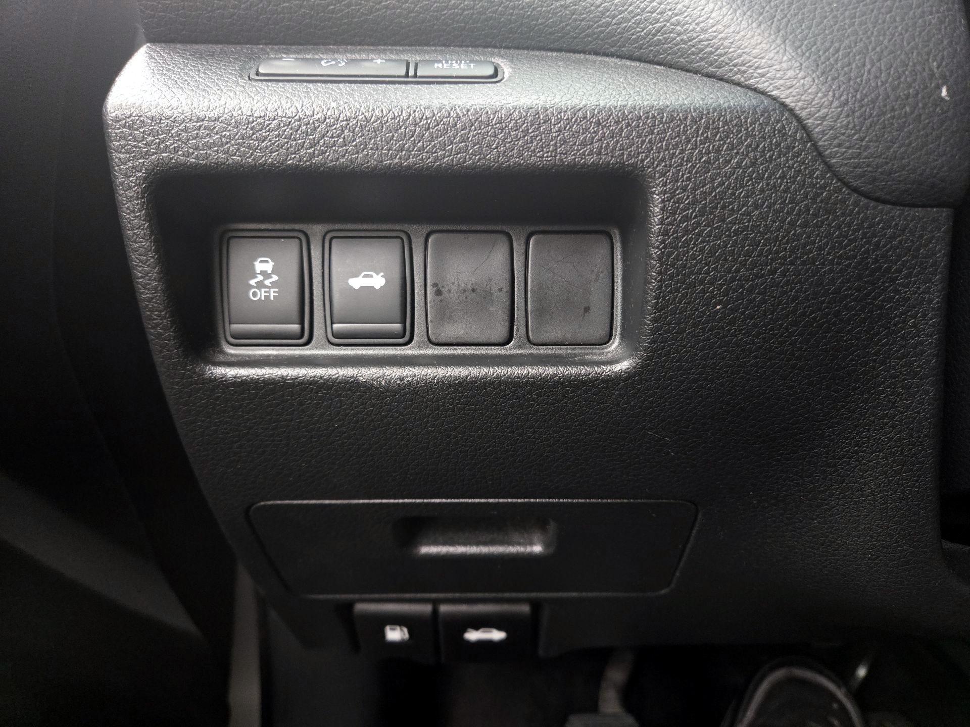 Thumbnail: 2015 Nissan Altima - 13