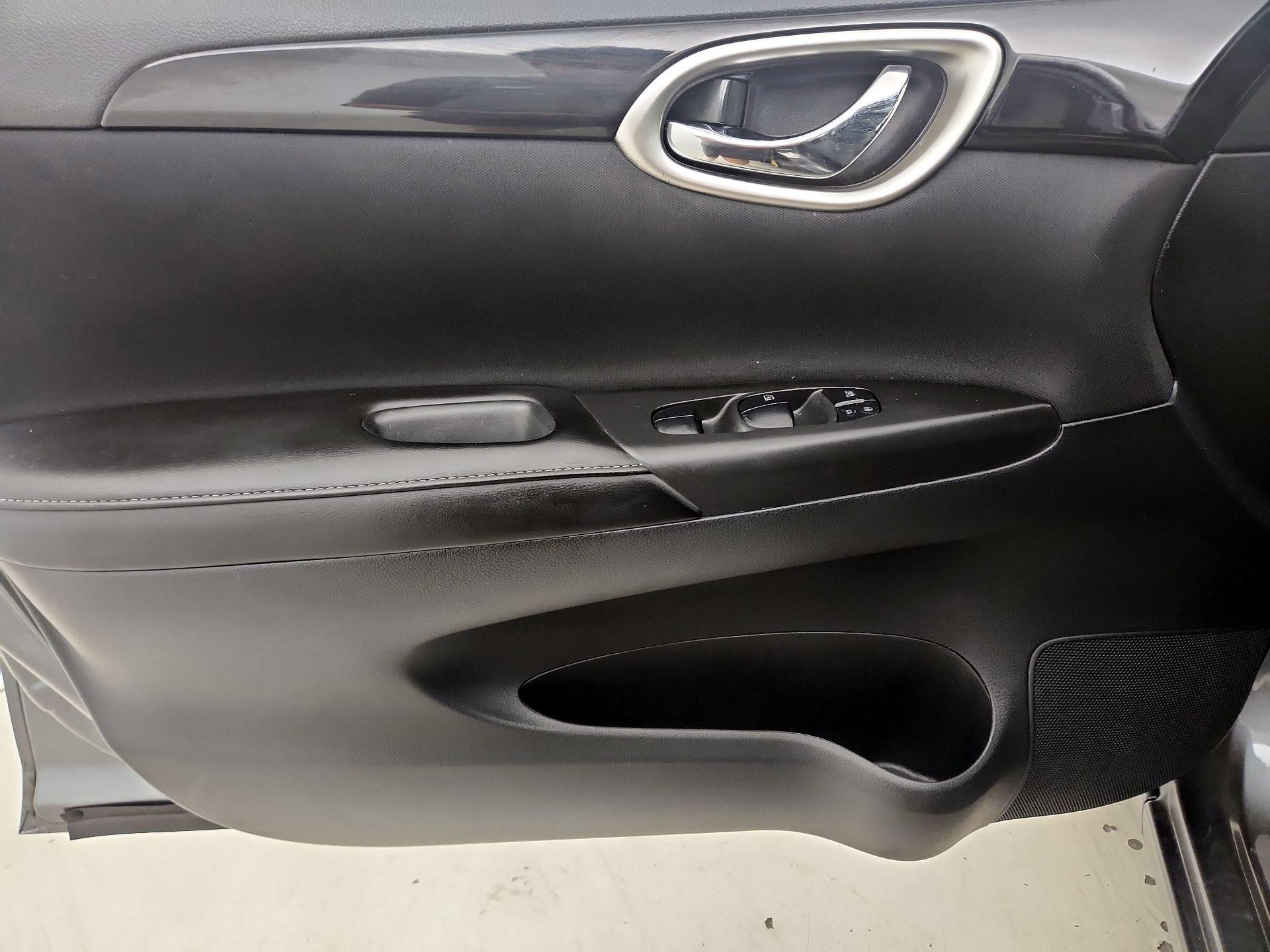 Thumbnail: 2019 Nissan Sentra - 12