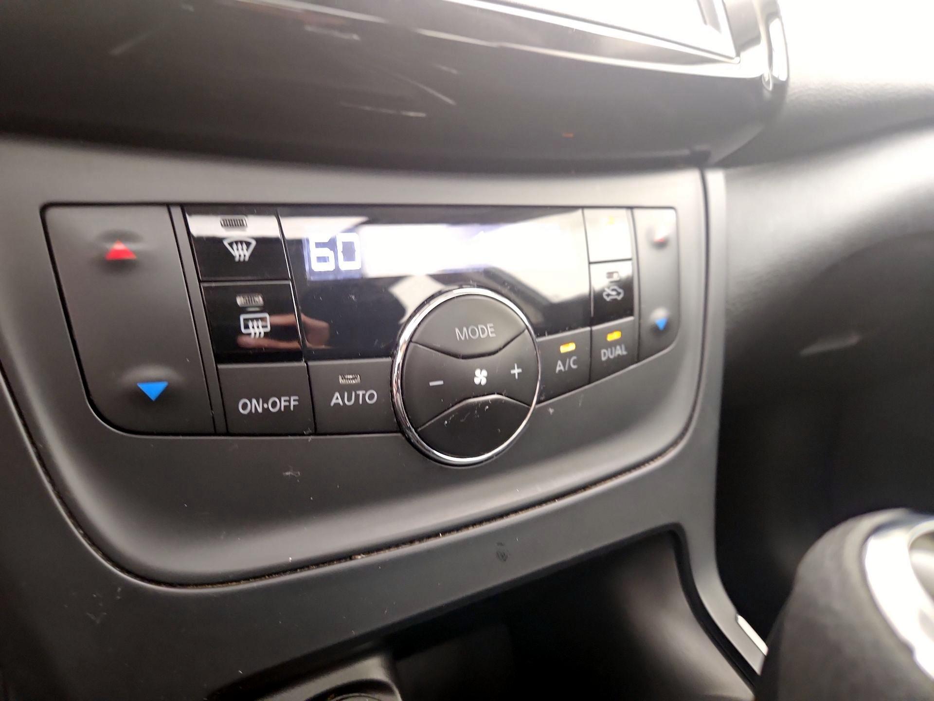 Thumbnail: 2019 Nissan Sentra - 16