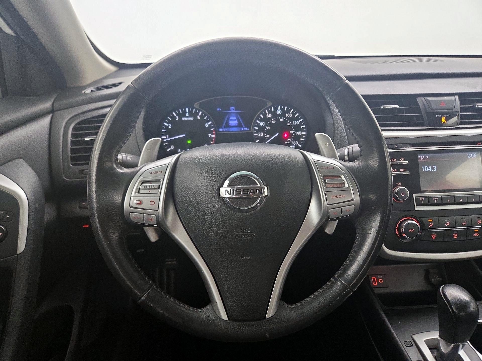 Thumbnail: 2017 Nissan Altima - 10