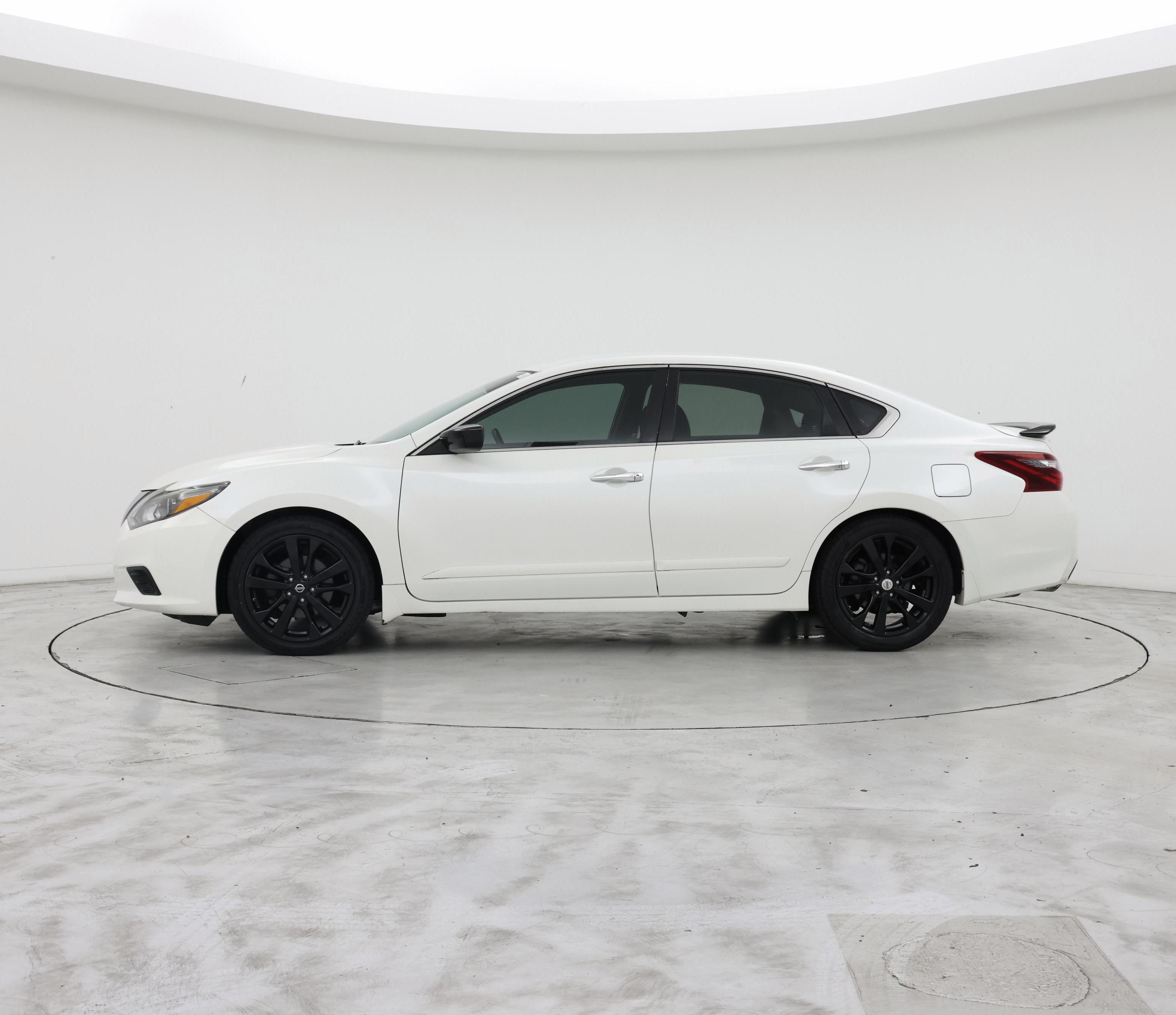 Thumbnail: 2017 Nissan Altima - 3