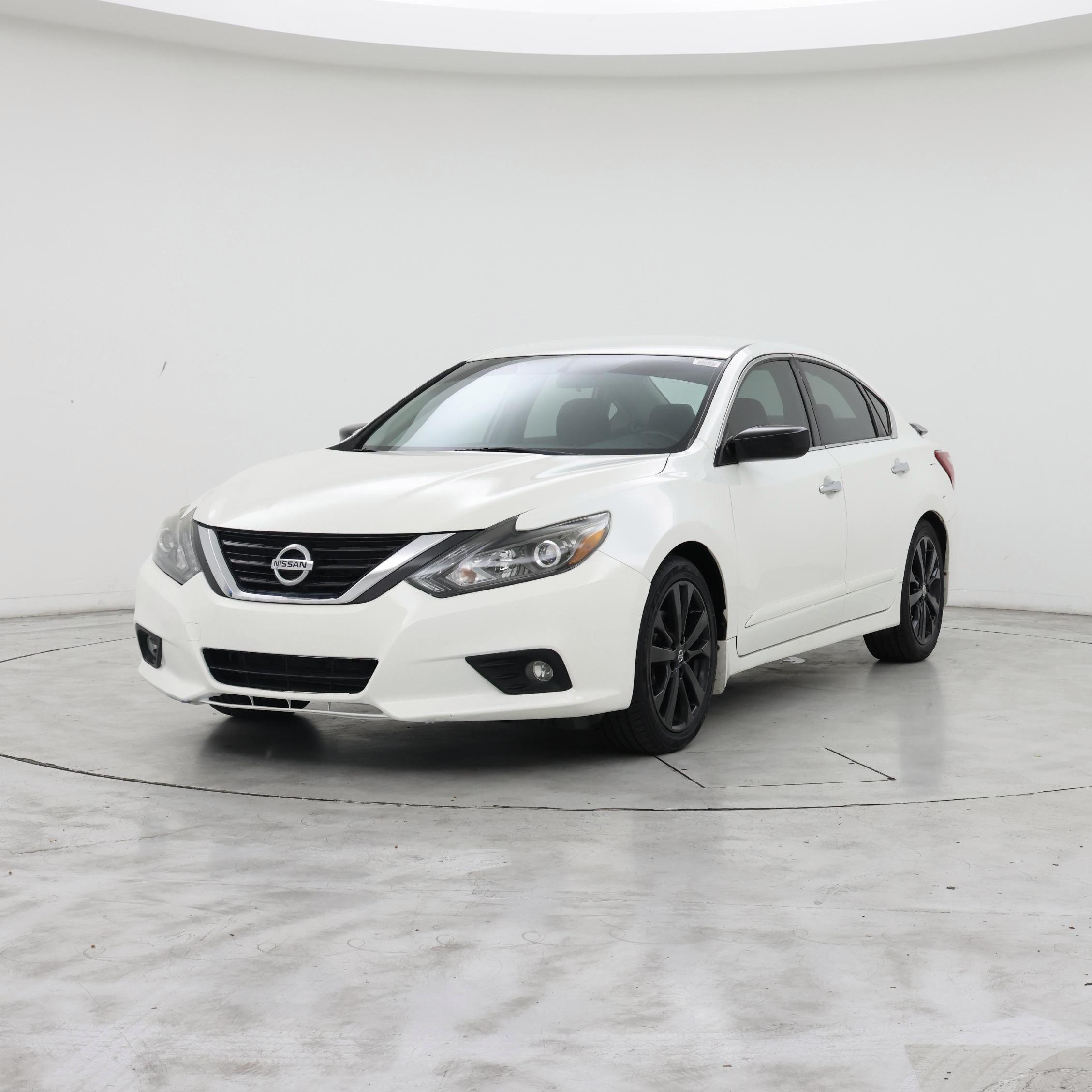 Thumbnail: 2017 Nissan Altima - 4