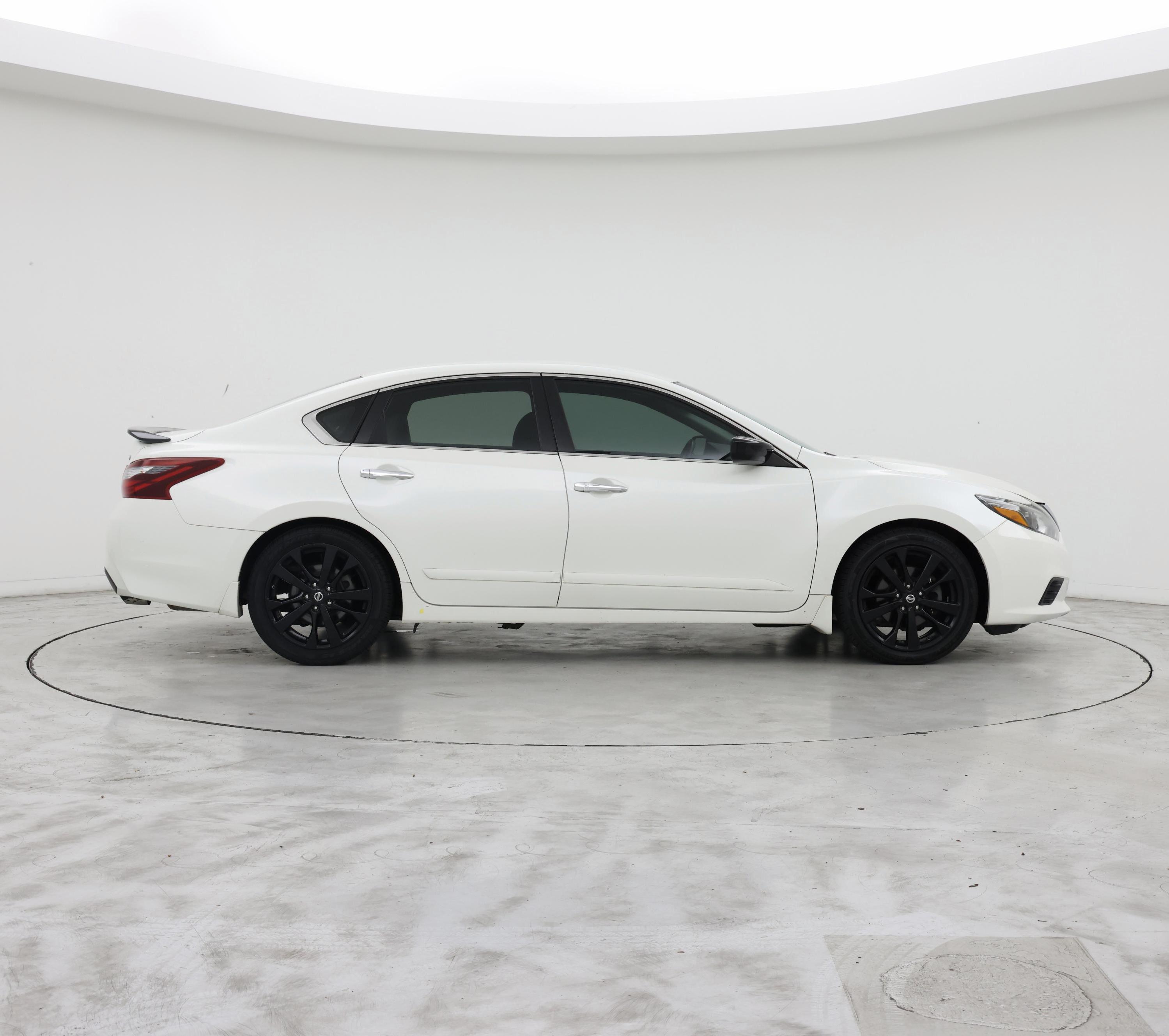 Thumbnail: 2017 Nissan Altima - 7