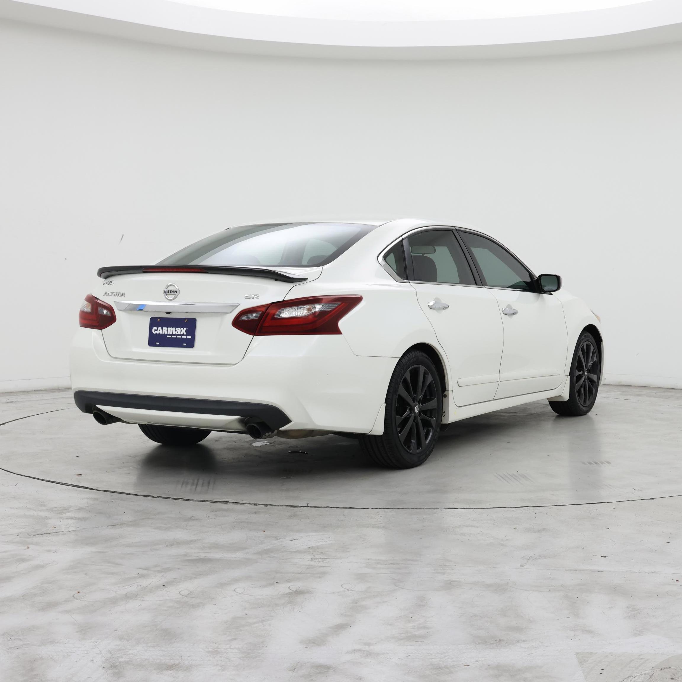 Thumbnail: 2017 Nissan Altima - 8