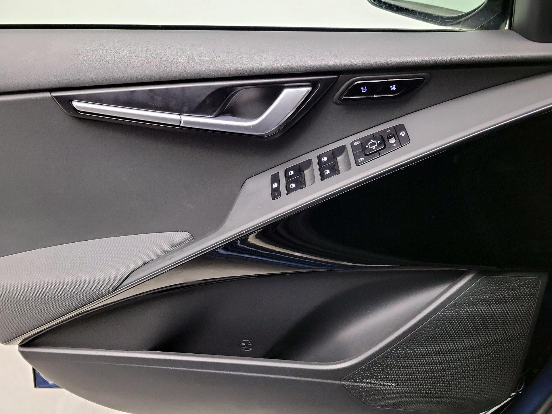 Thumbnail: 2023 Kia Niro - 12
