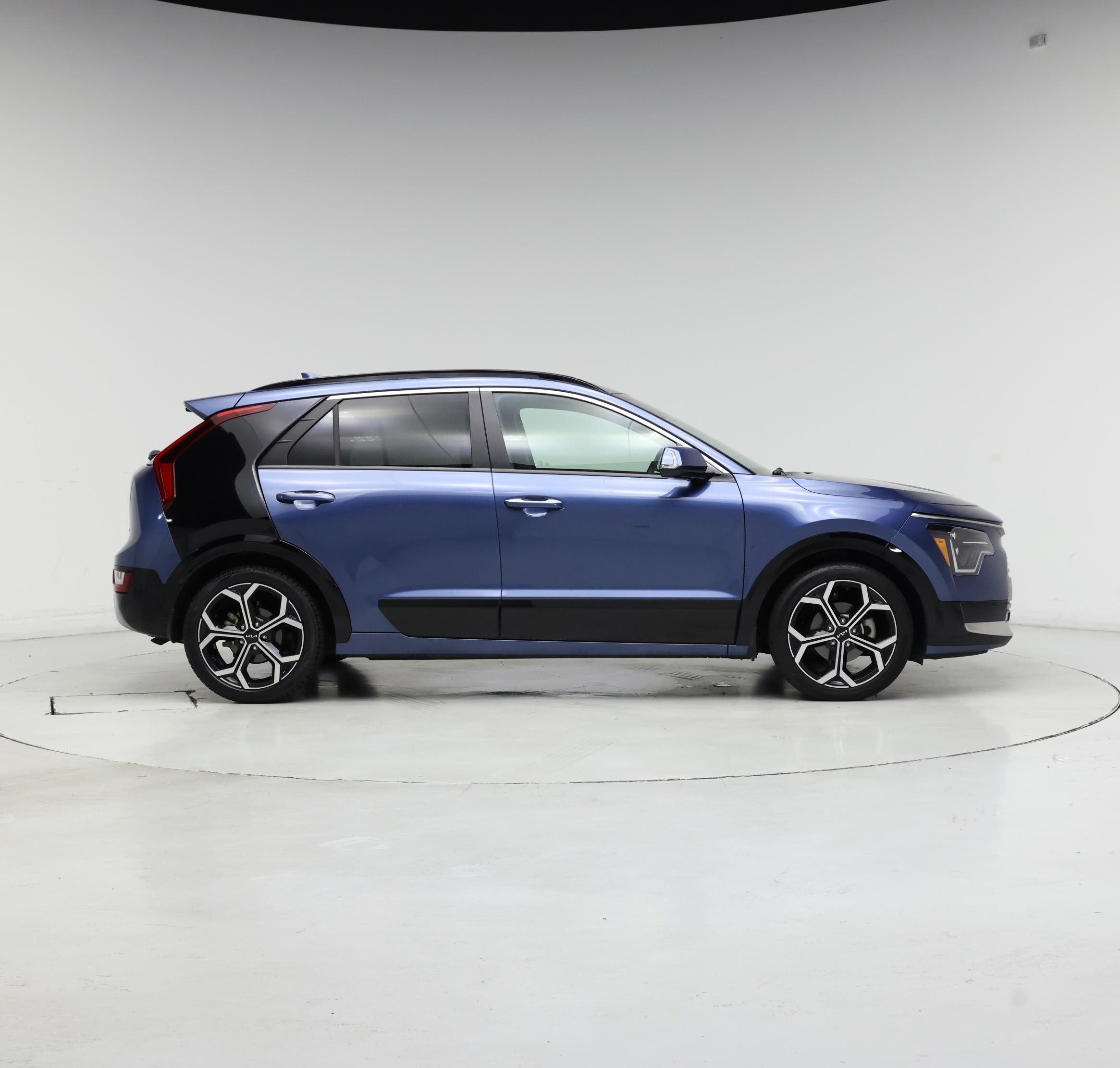 Thumbnail: 2023 Kia Niro - 7