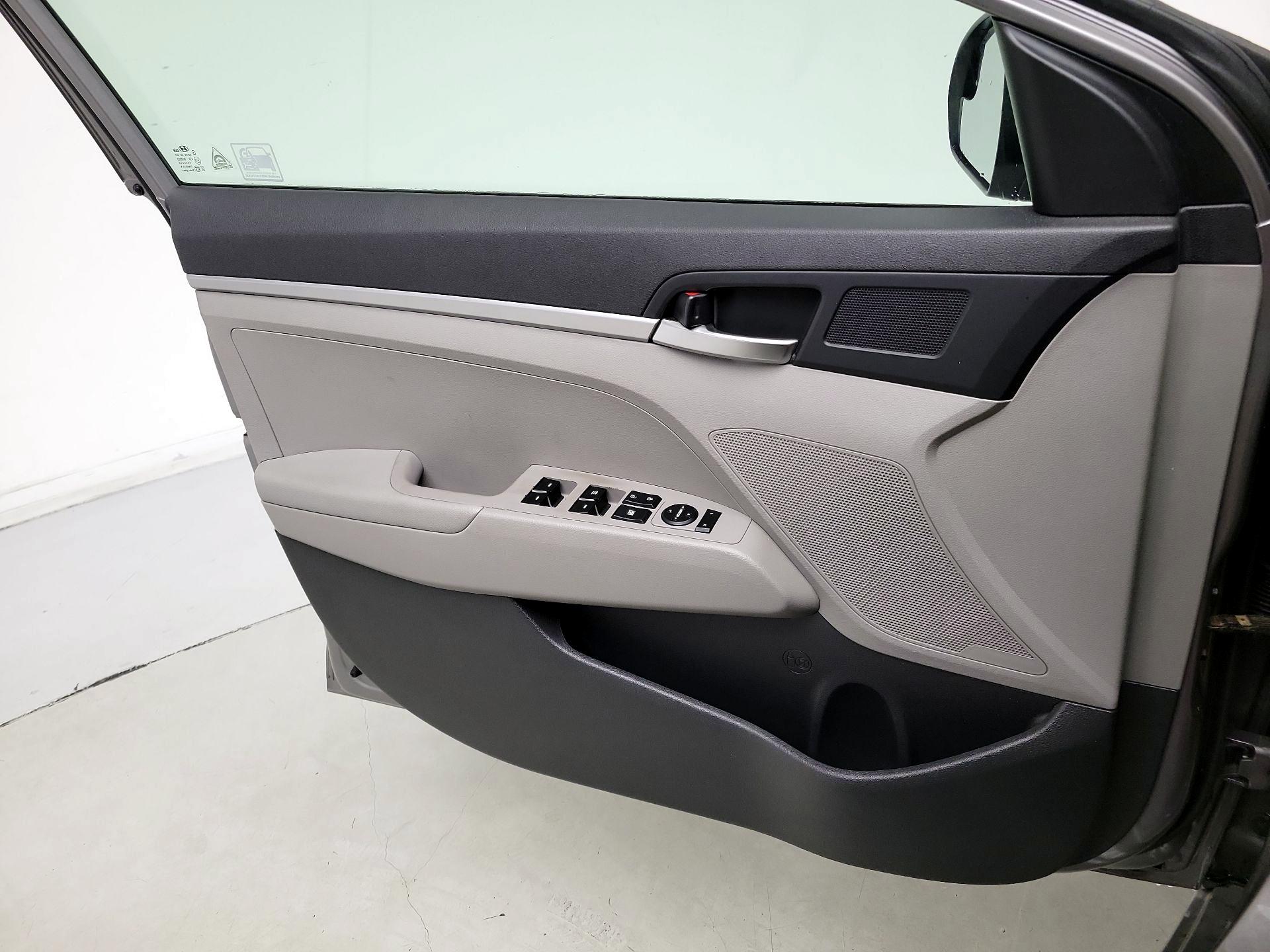 Thumbnail: 2020 Hyundai Elantra - 12