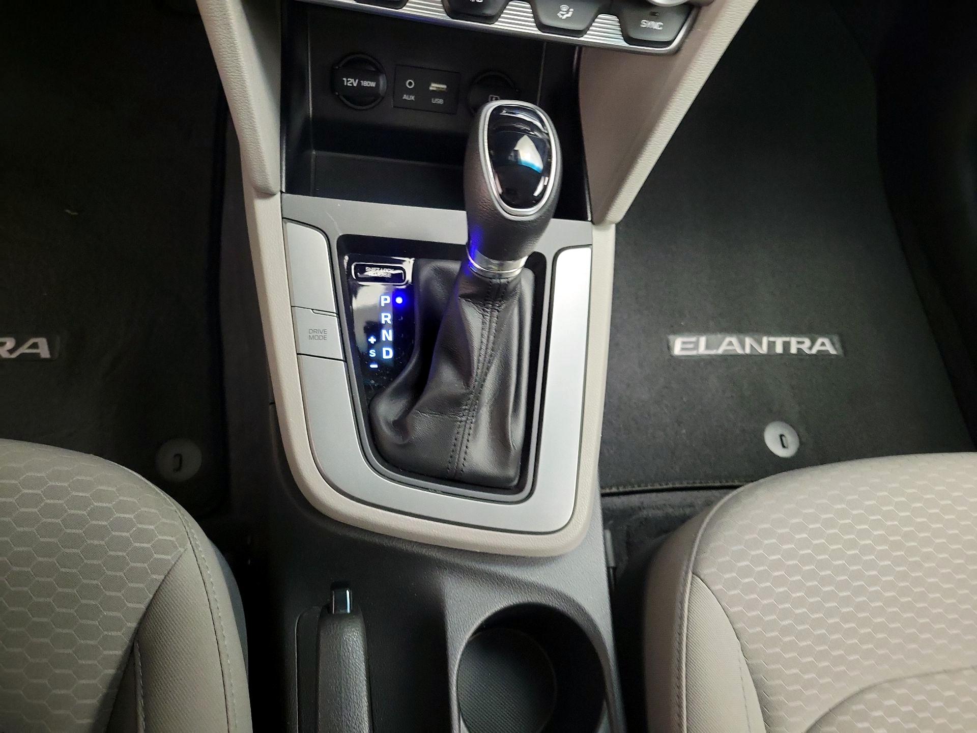 Thumbnail: 2020 Hyundai Elantra - 17