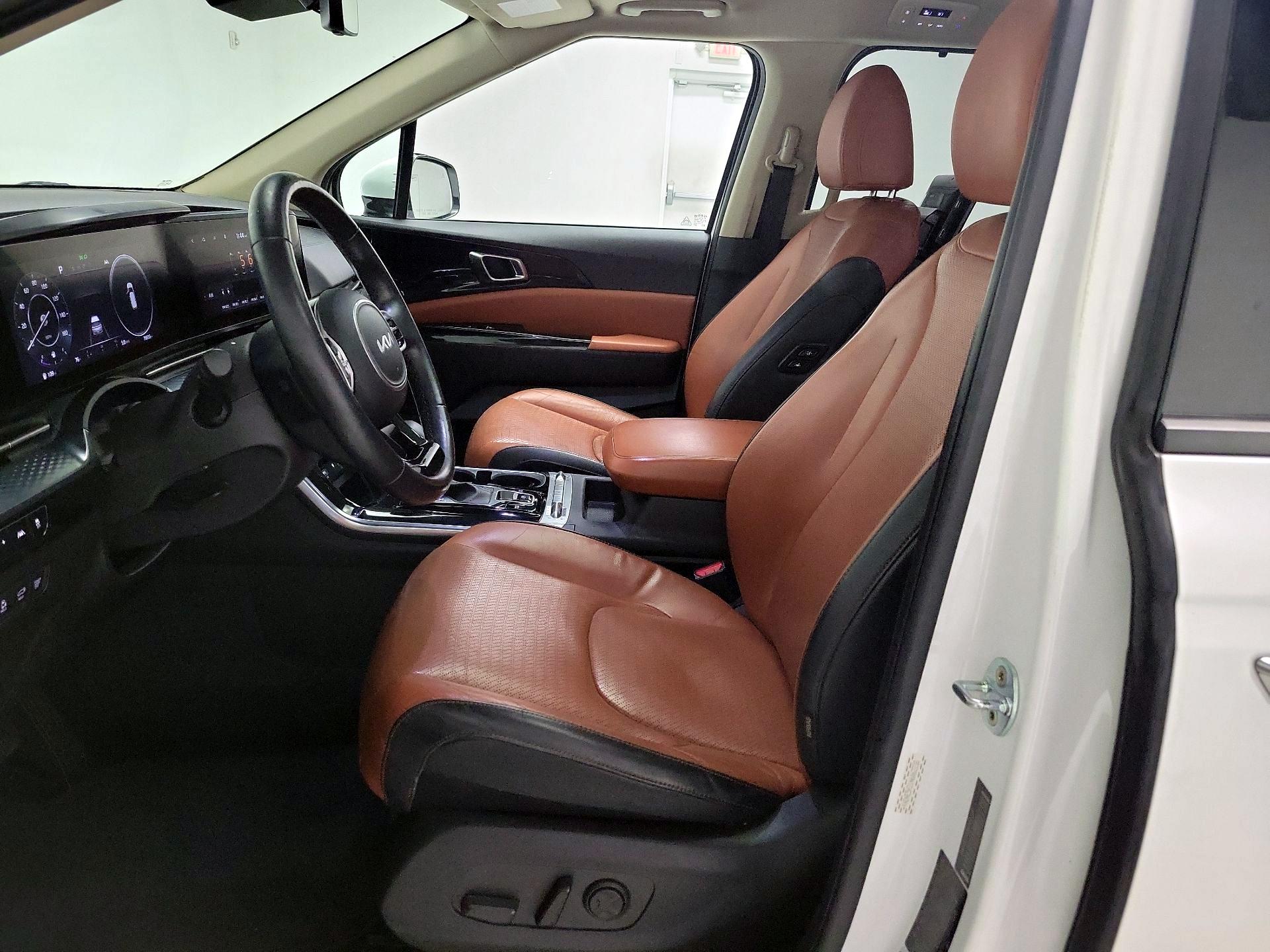 Thumbnail: 2022 Kia Carnival - 11