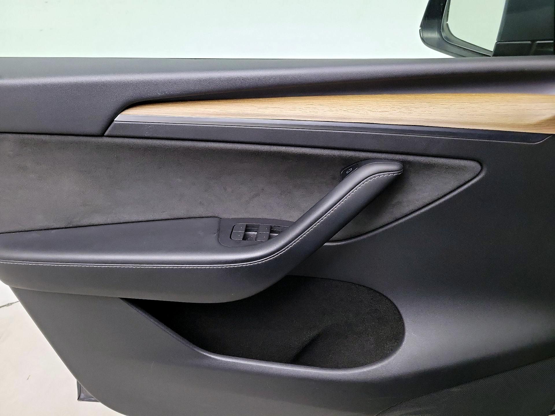Thumbnail: 2022 Tesla Model Y - 12