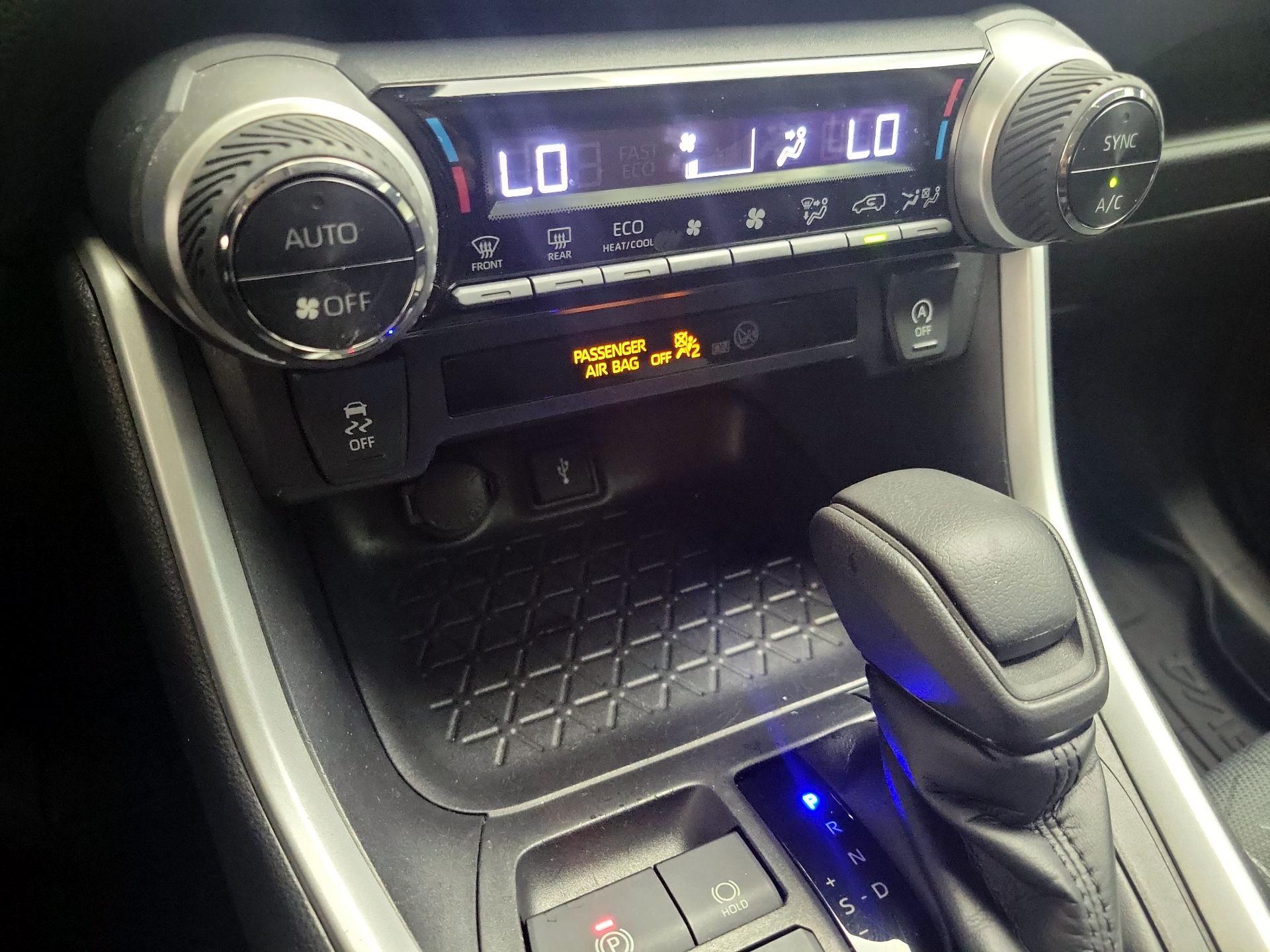 Thumbnail: 2021 Toyota RAV4 - 15