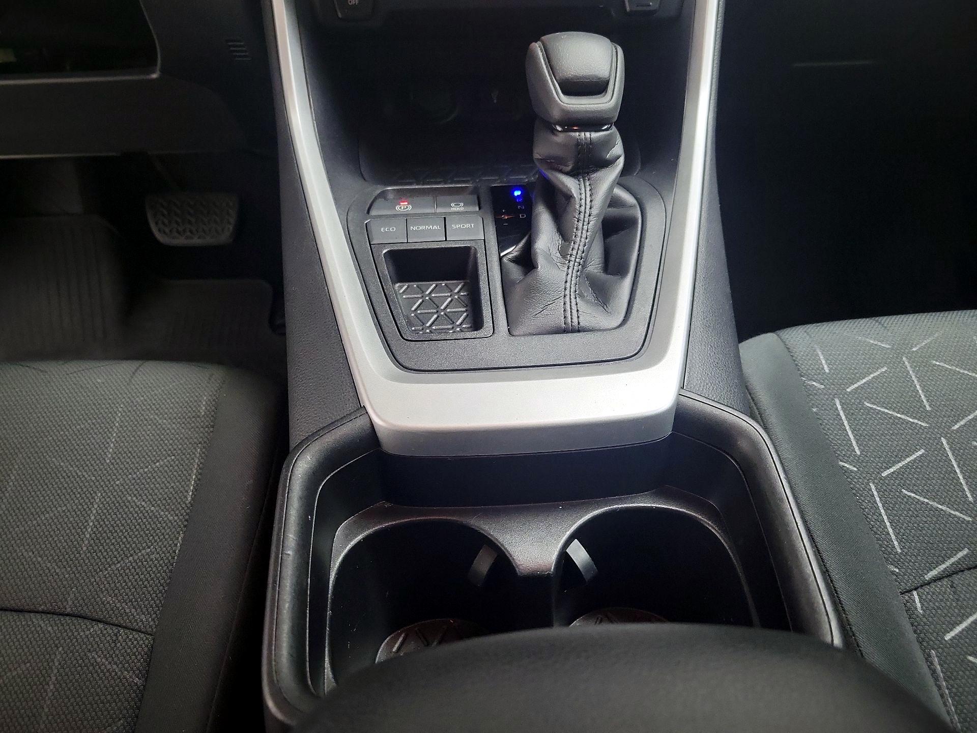 Thumbnail: 2021 Toyota RAV4 - 16