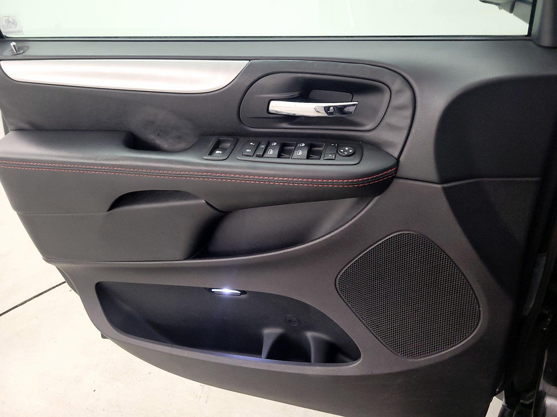 Thumbnail: 2015 Dodge Grand Caravan - 10