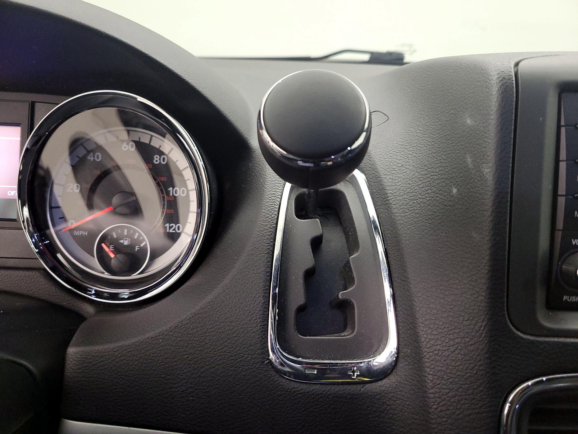 Thumbnail: 2015 Dodge Grand Caravan - 15