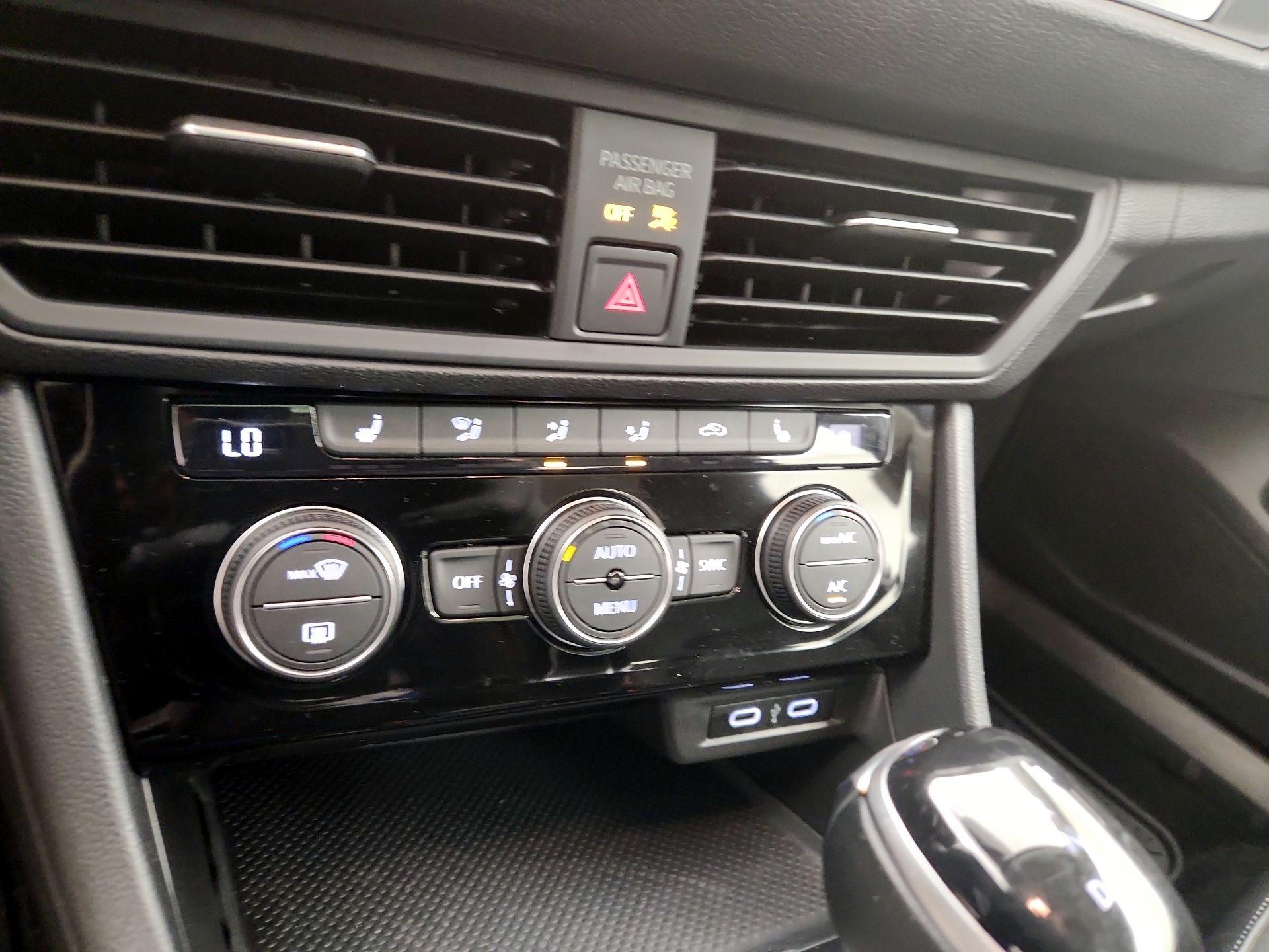 Thumbnail: 2023 Volkswagen Jetta - 16