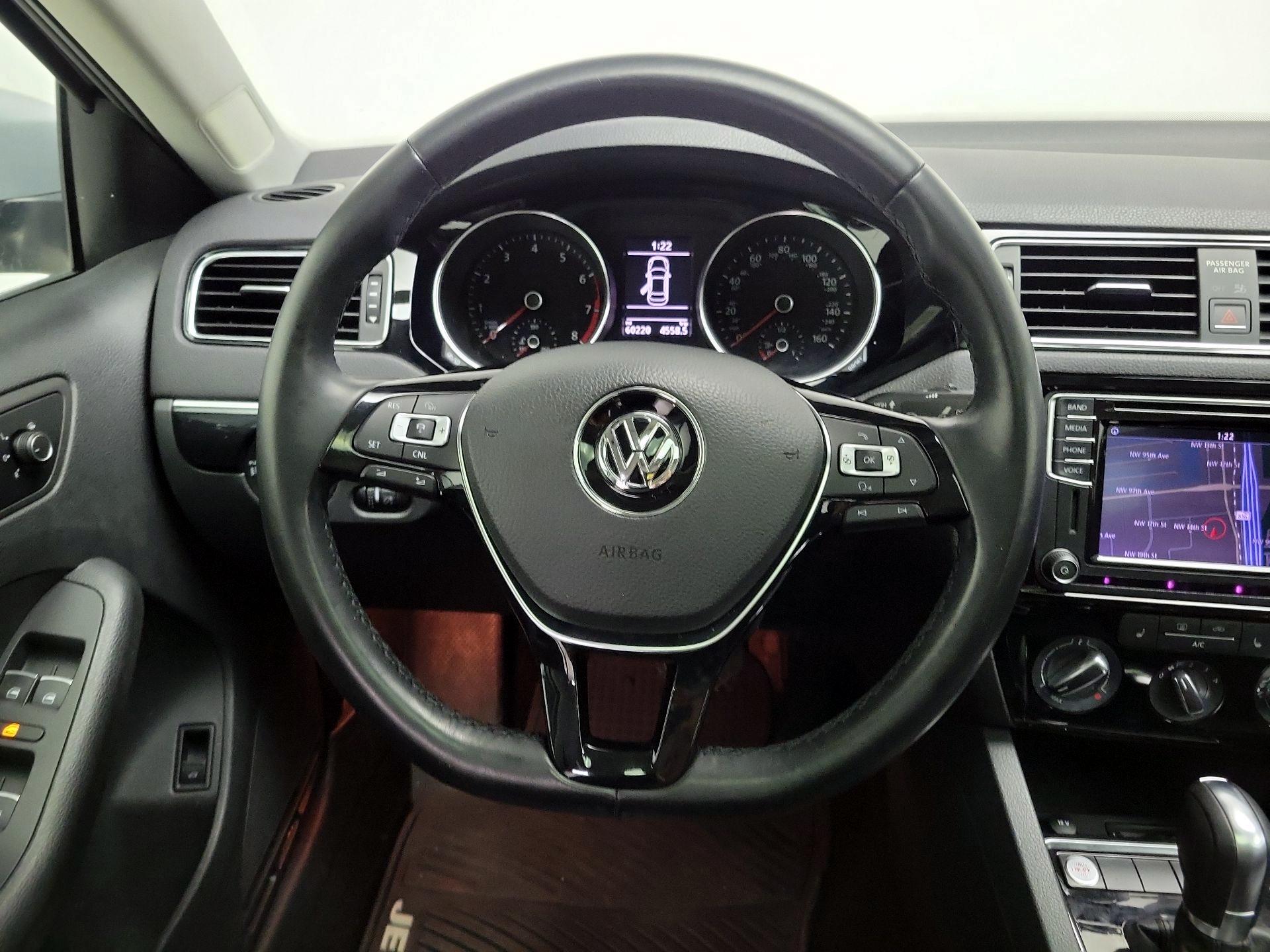 Thumbnail: 2016 Volkswagen Jetta - 10