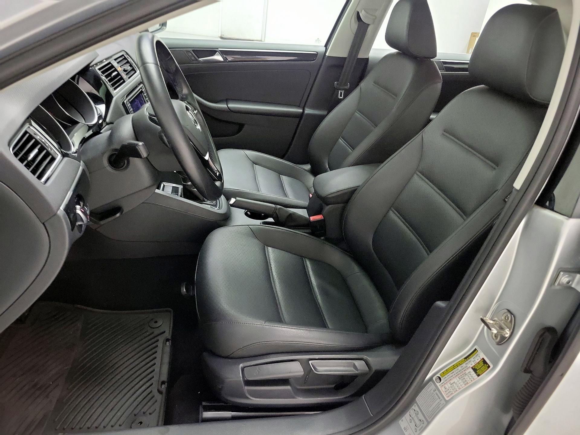 Thumbnail: 2016 Volkswagen Jetta - 11