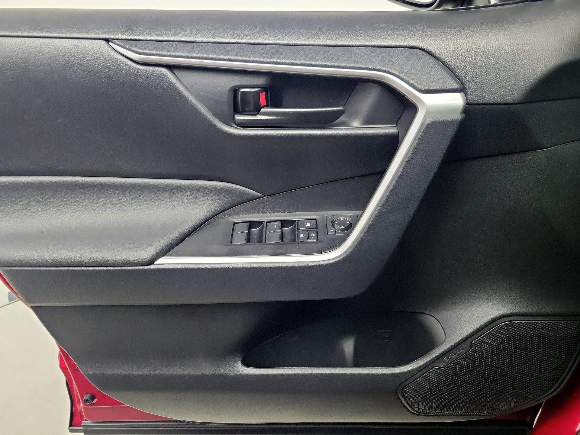 Thumbnail: 2025 Toyota RAV4 - 12