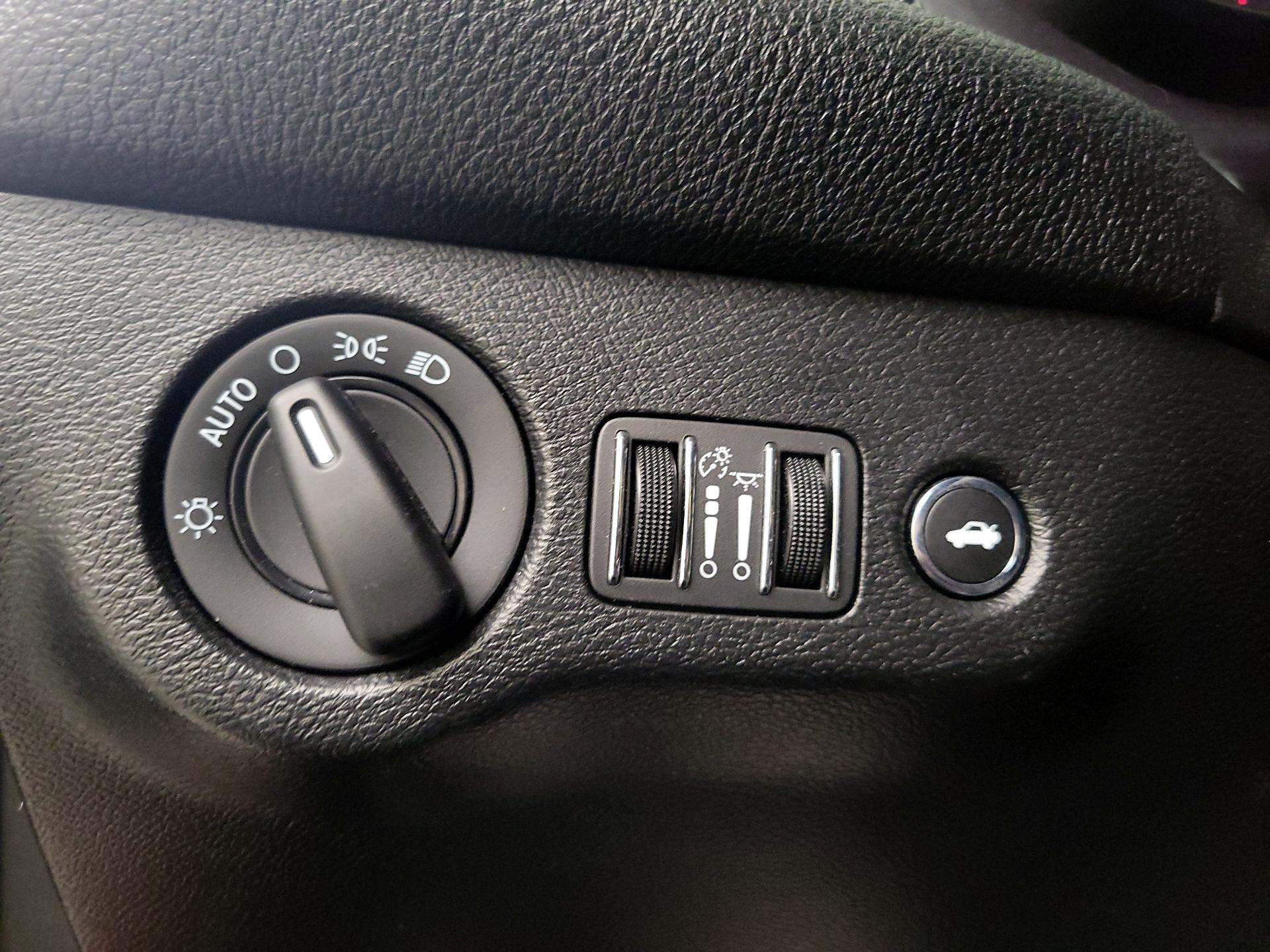Thumbnail: 2019 Dodge Challenger - 13