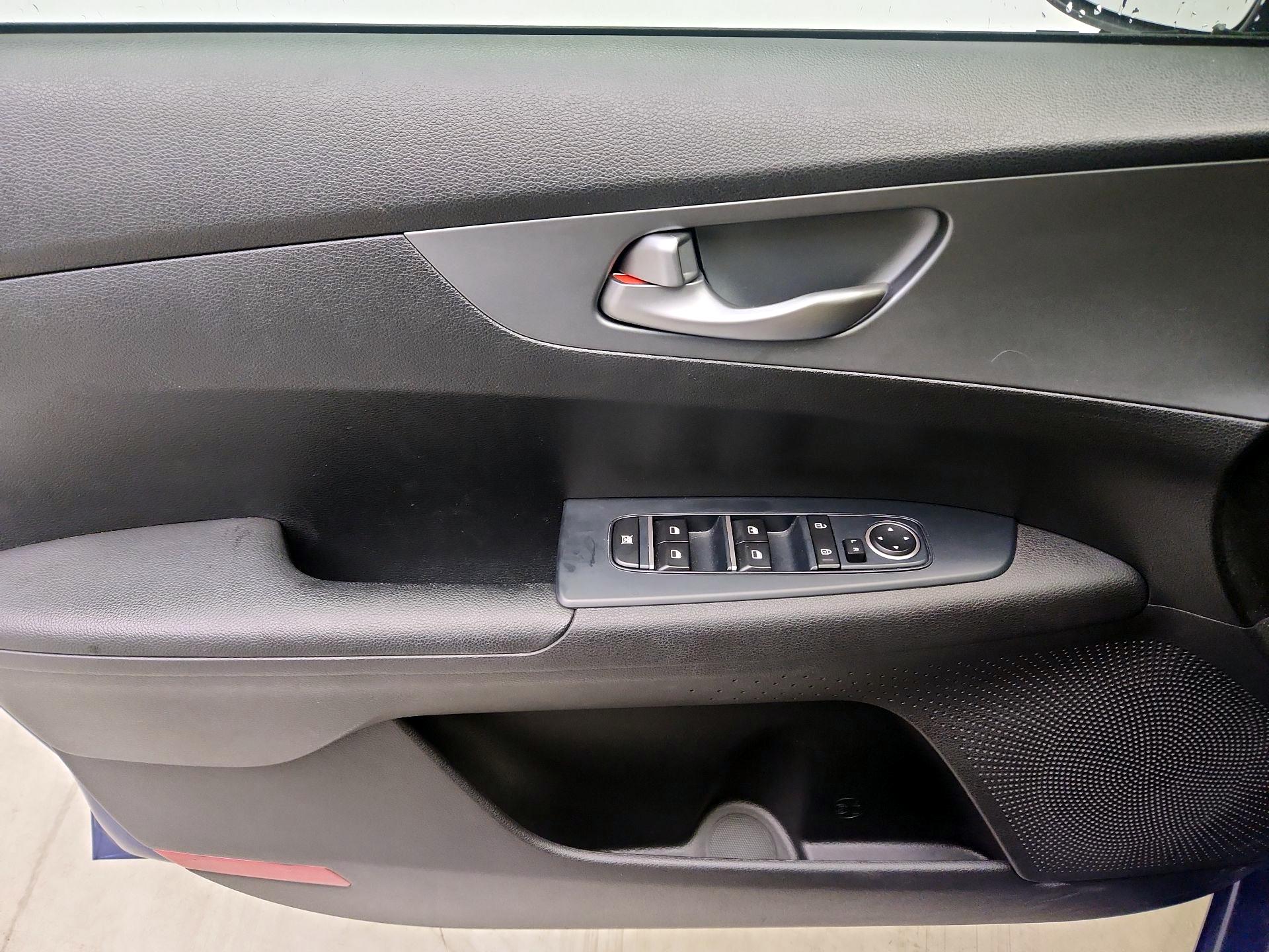 Thumbnail: 2020 Kia Forte - 12