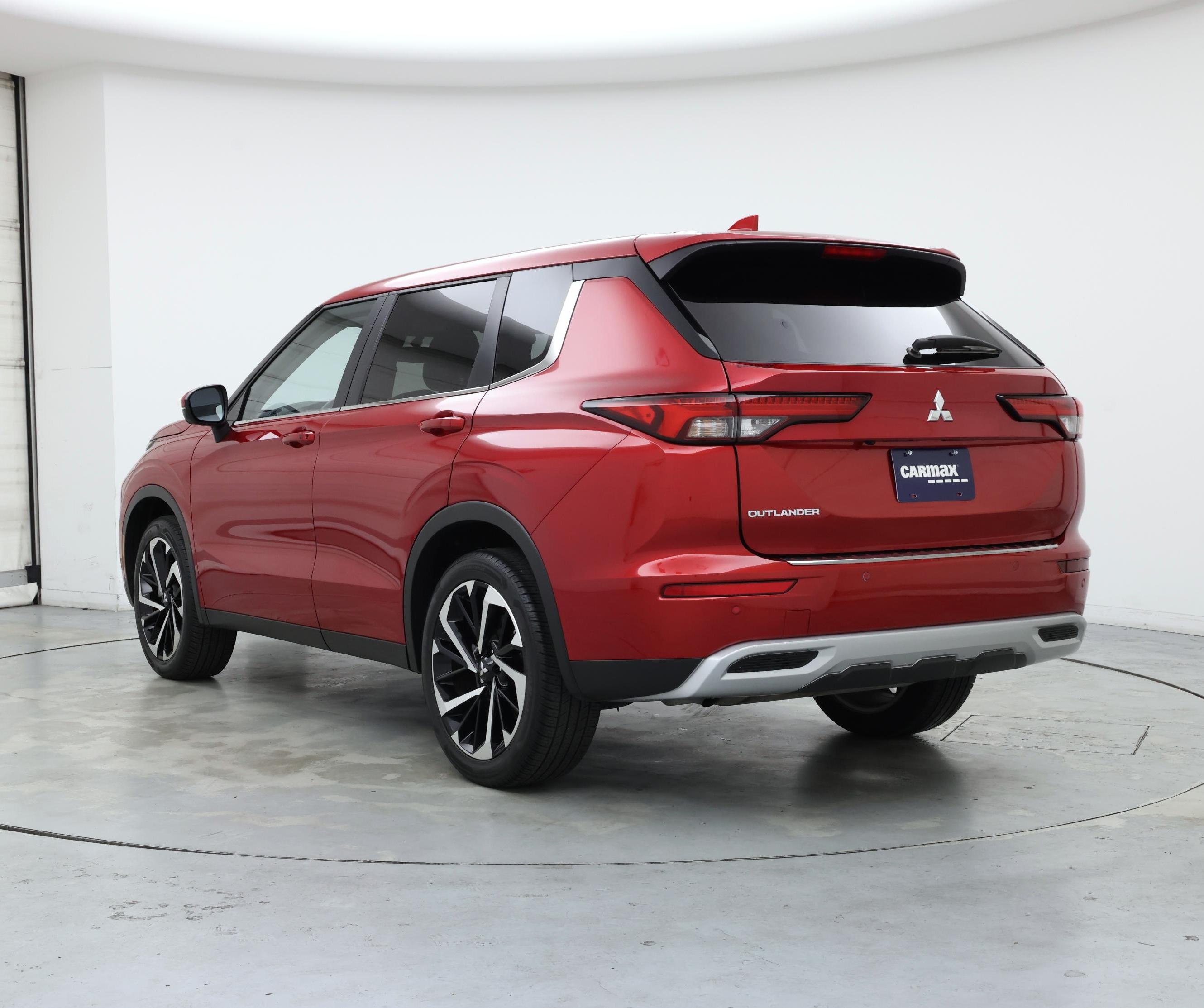 Thumbnail: 2024 Mitsubishi Outlander - 2