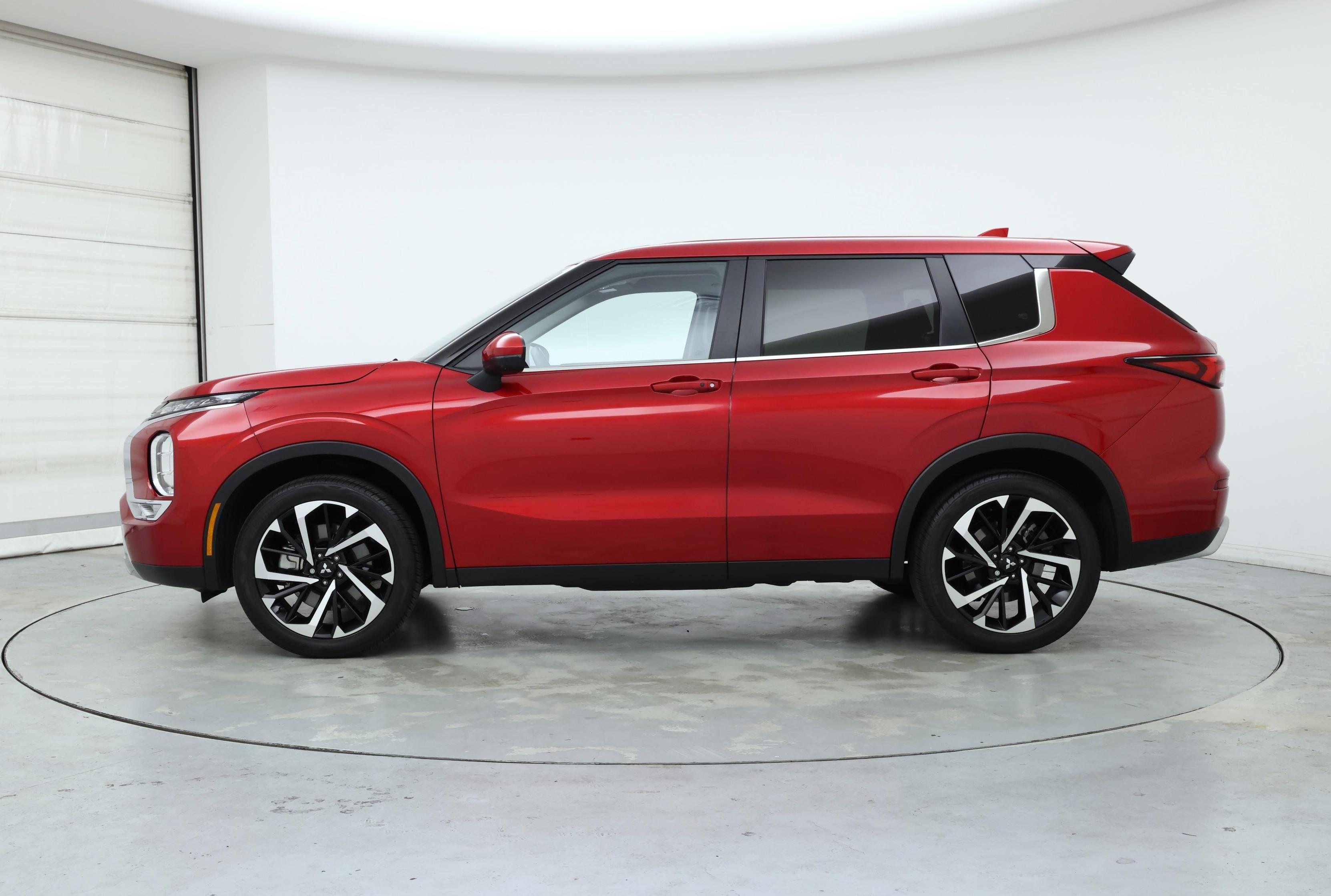 Thumbnail: 2024 Mitsubishi Outlander - 3