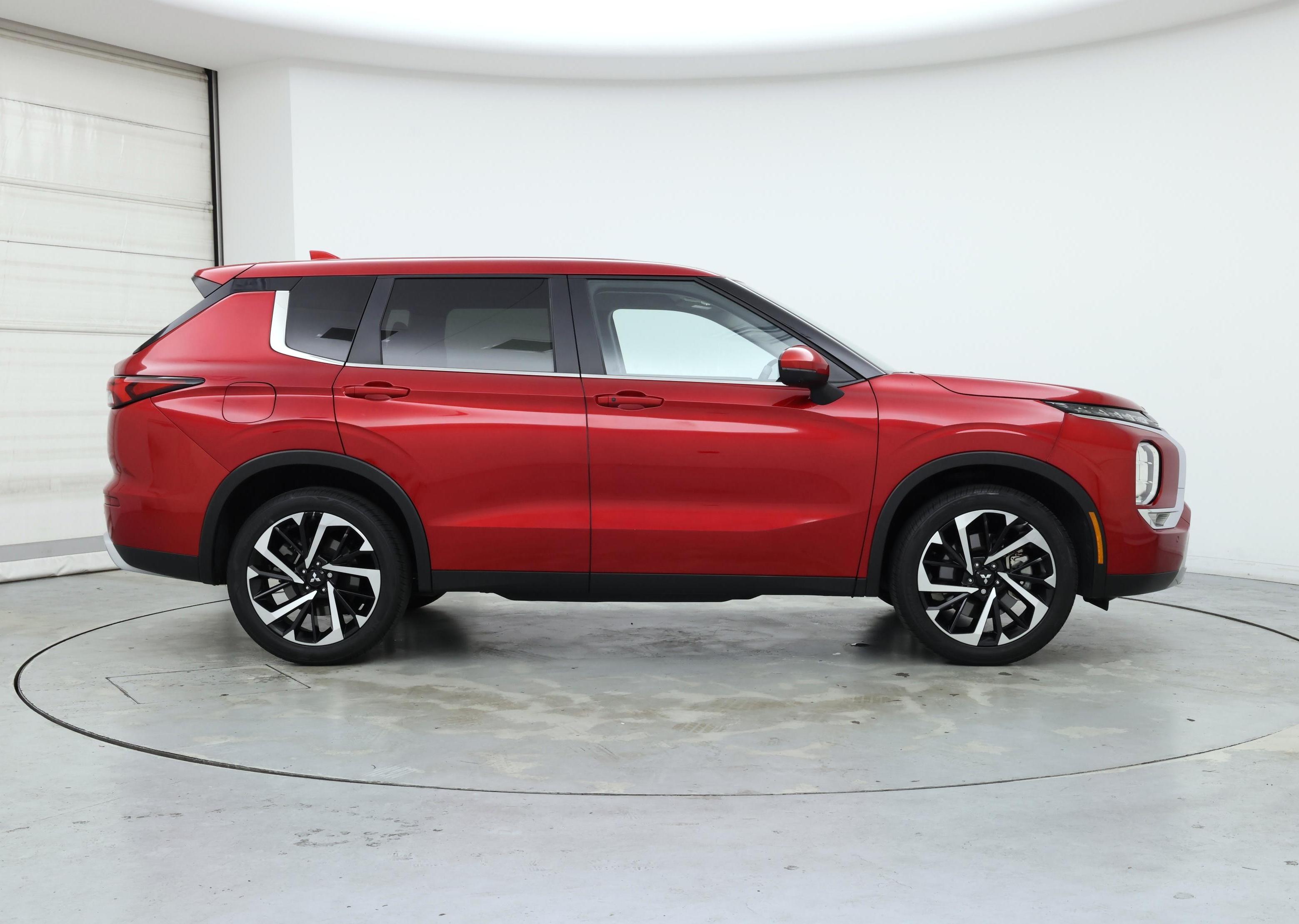Thumbnail: 2024 Mitsubishi Outlander - 7
